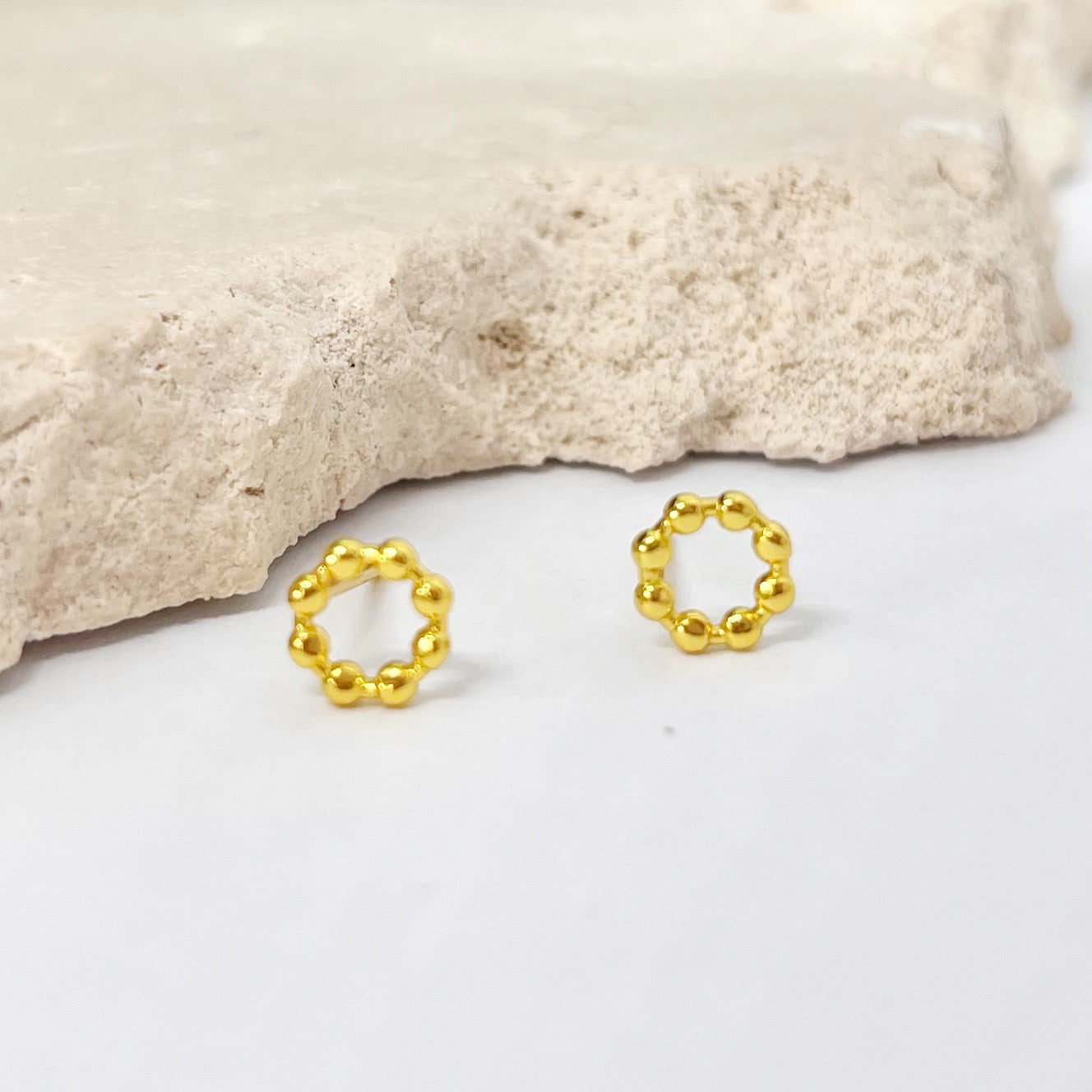 426 | SWEET CIRCLE STUDS | CARTEL KISSES