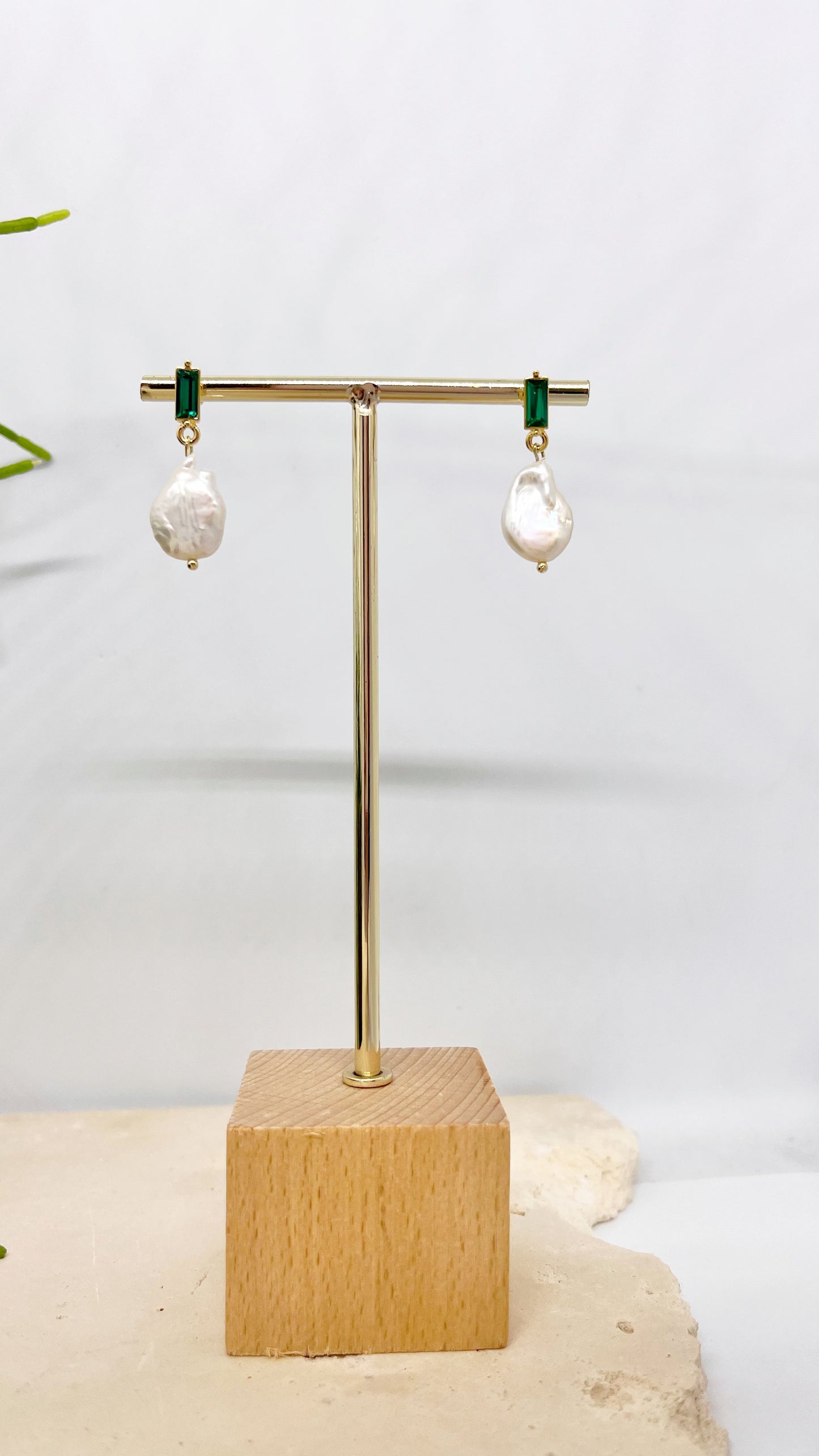 436 | SAMMIE EMERALD WITH BAROQUE PEARL