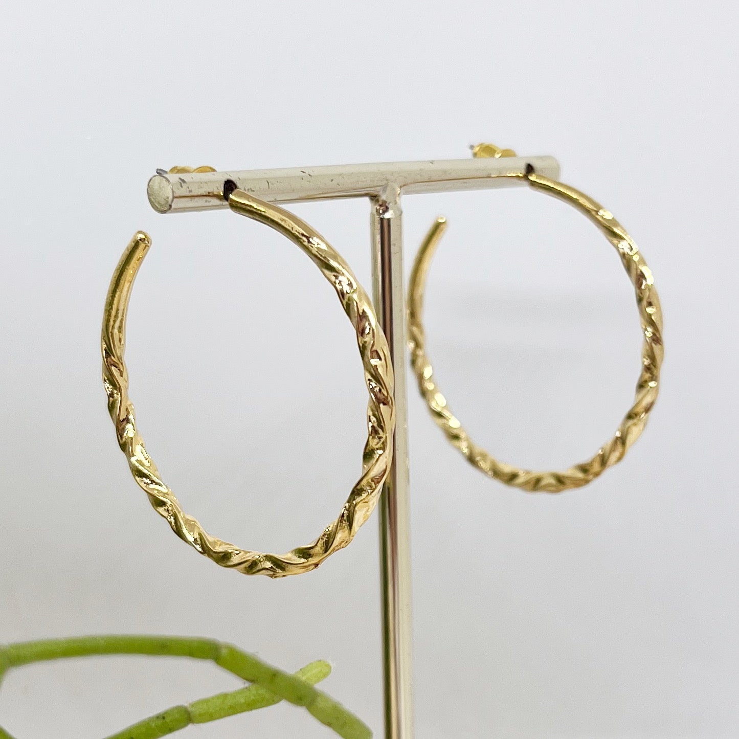 570 | DANIELA HOOP EARRINGS | GOLD