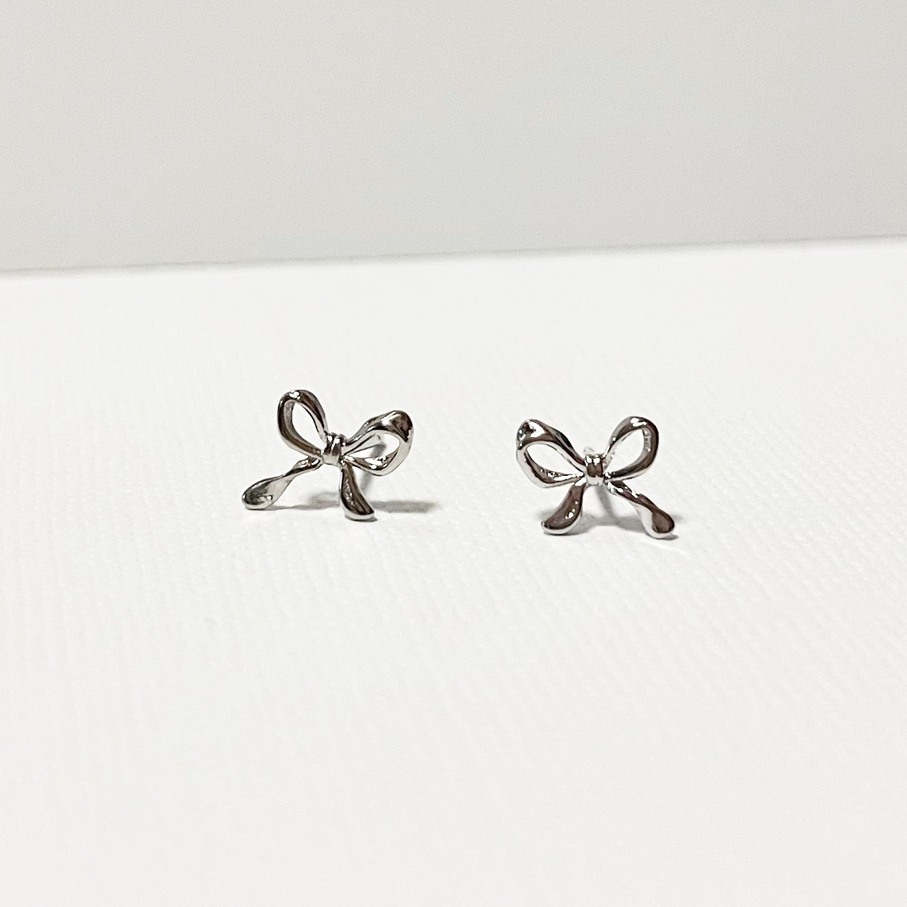 501 | PRETTY BOWS | CARTEL KISSES