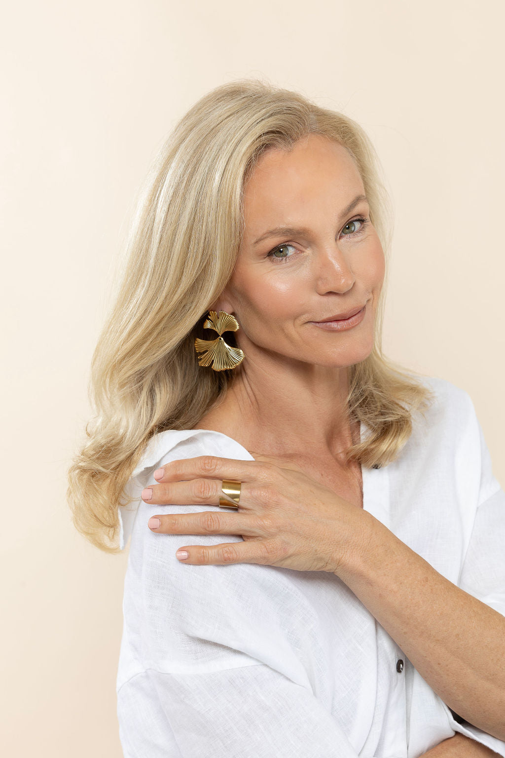 596 | MANHATTAN BRUSHED GOLD STATEMENT RING