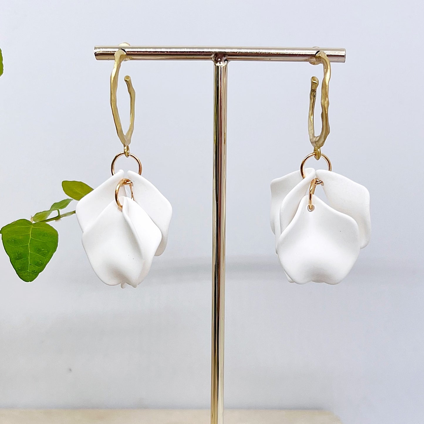 497 | LOUISA EARRINGS | WHITE