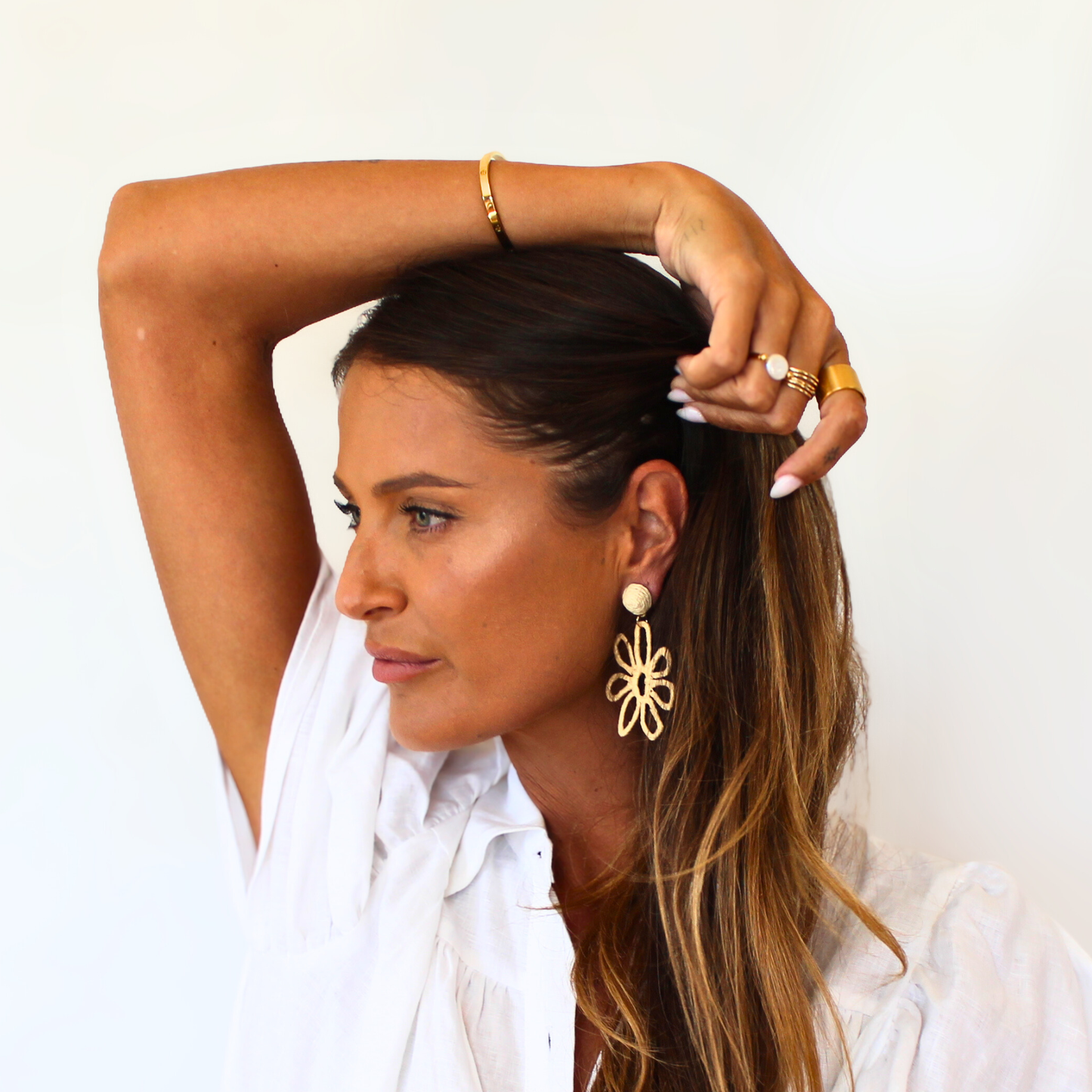 740 | LUCY FLOWER EARRINGS | NATURAL