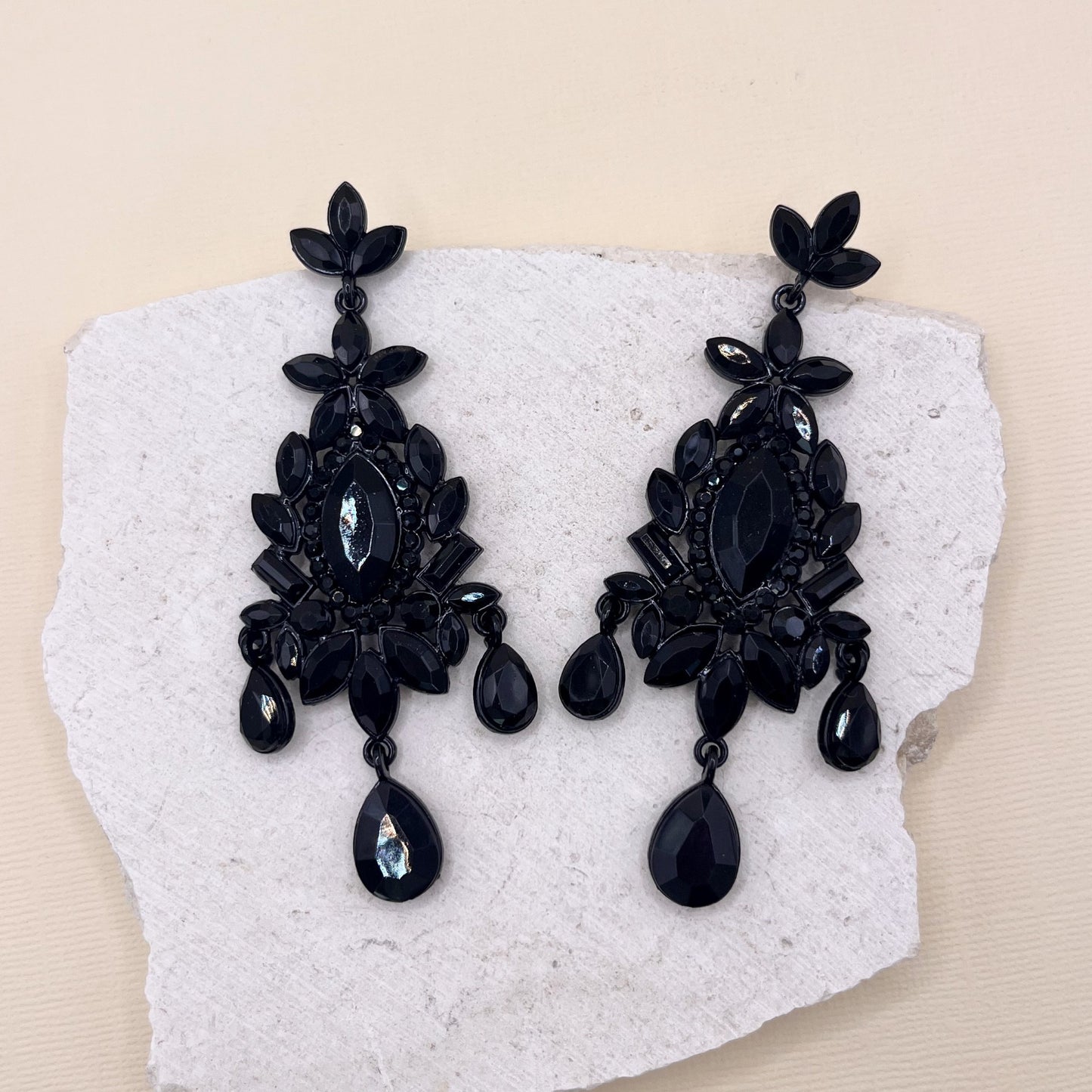 673 | AGNES EARRINGS | BLACK