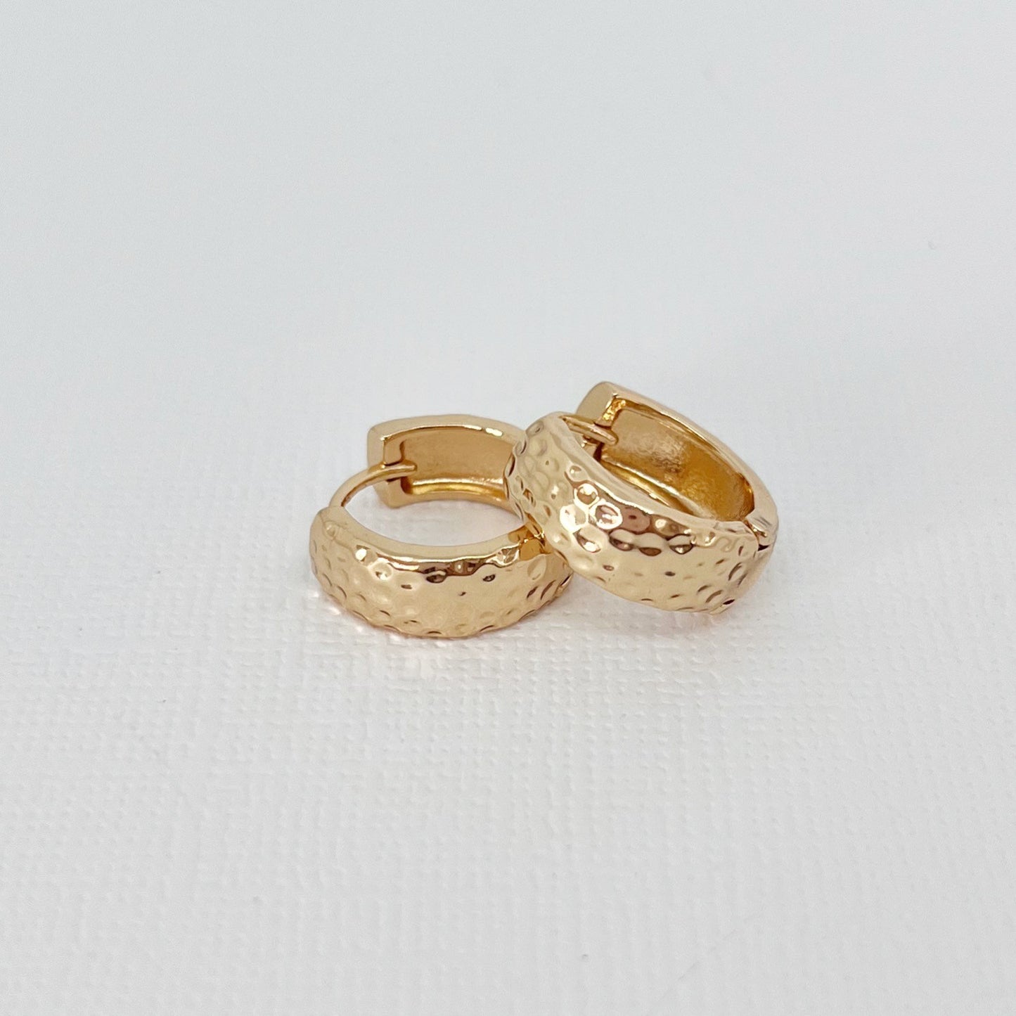 582 | AMANDA HOOP EARRINGS | GOLD
