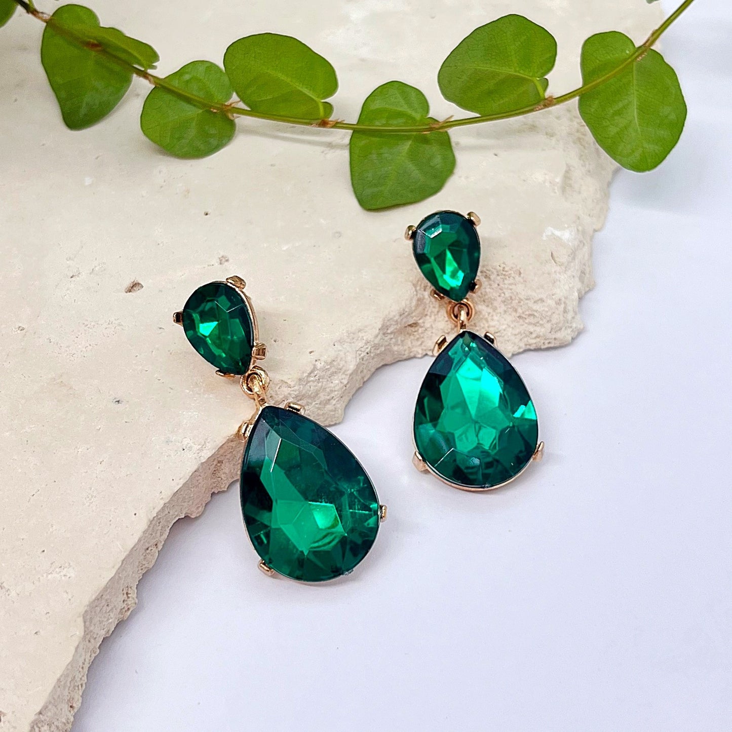 495 | AMELIA EARRINGS | EMERALD GREEN