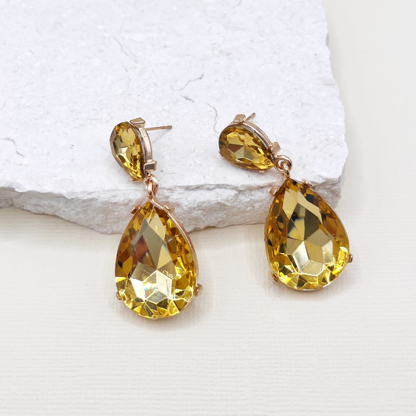 660 | AMELIA EARRINGS | TOPAZ