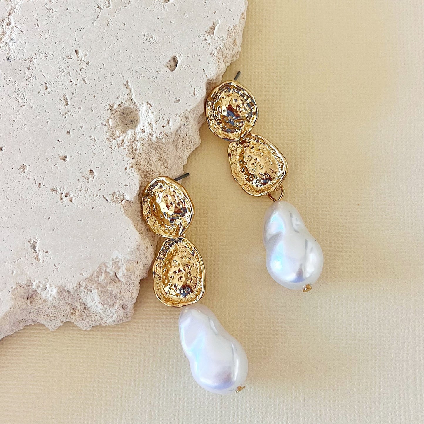 761 | BLYTHE PEARL EARRINGS