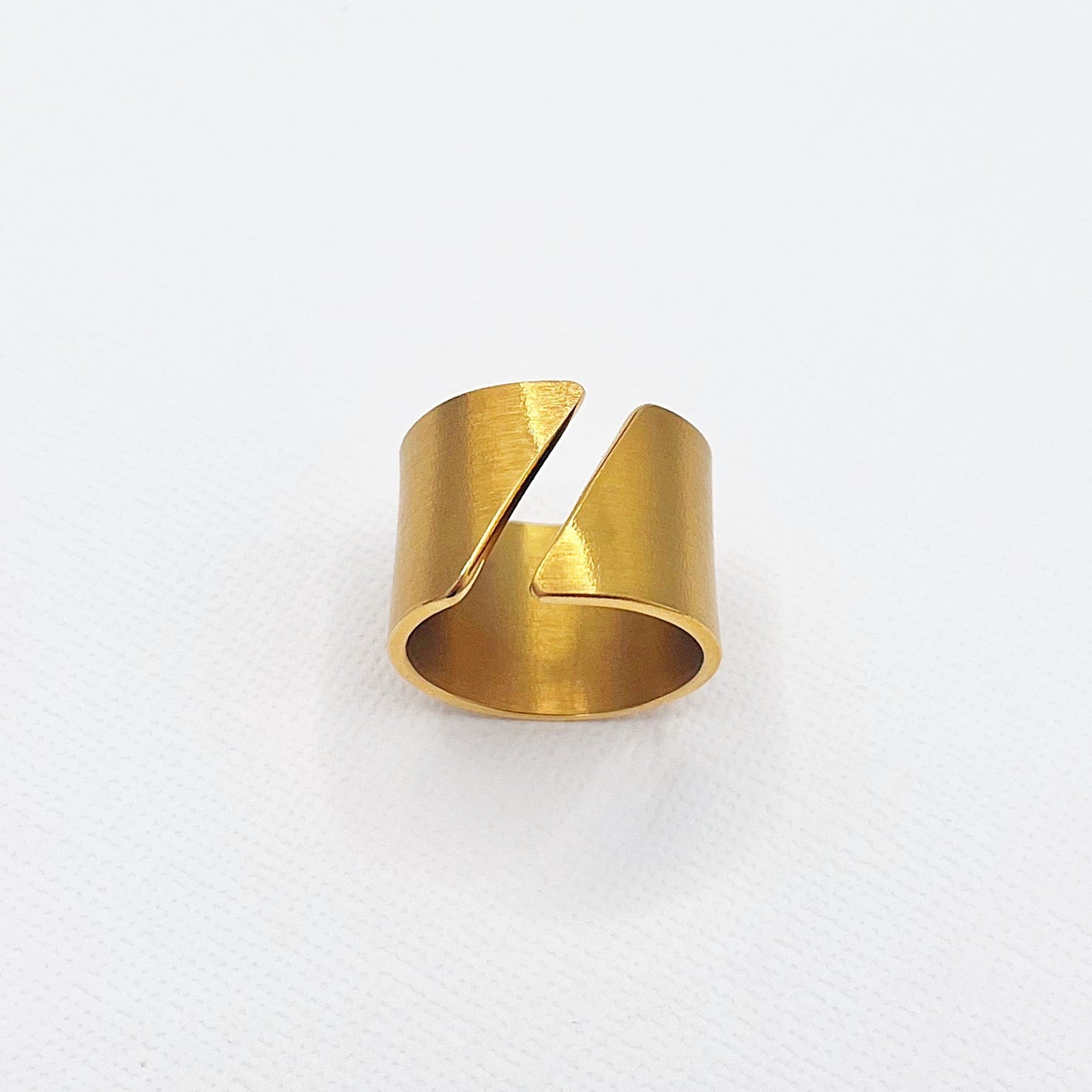 596 | MANHATTAN BRUSHED GOLD STATEMENT RING