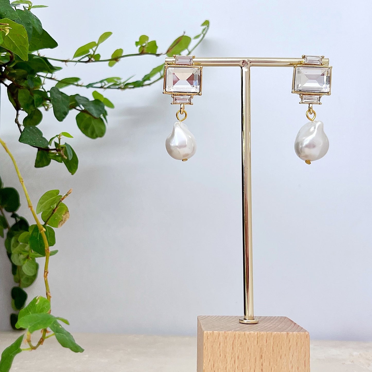 391 | CARMEN PEARL EARRINGS | DIAMOND WHITE
