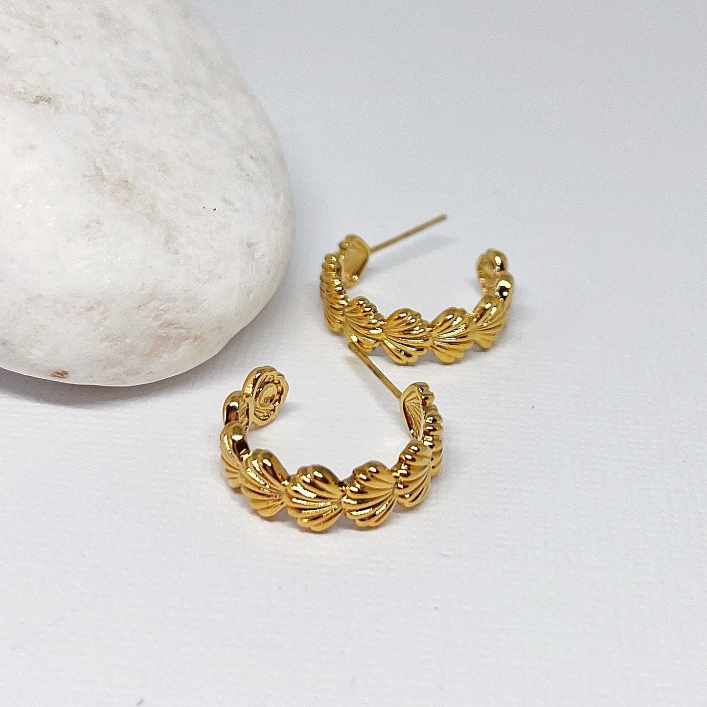 547 | CLAM SHELL EARRINGS | GOLD