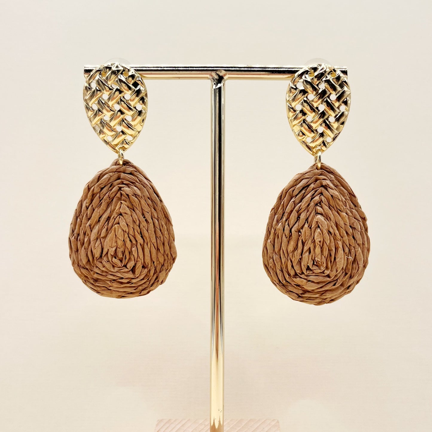 561 | DELTA EARRINGS | TAN