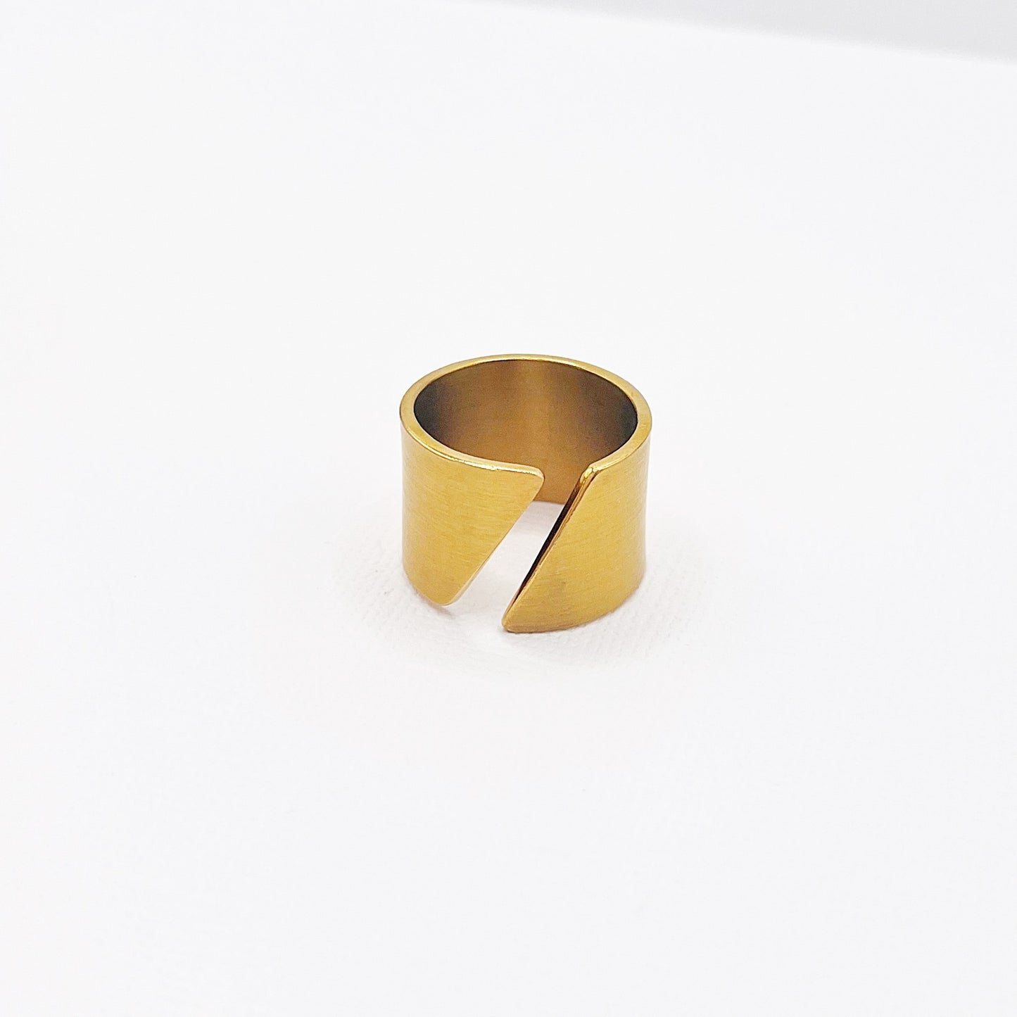 596 | MANHATTAN BRUSHED GOLD STATEMENT RING