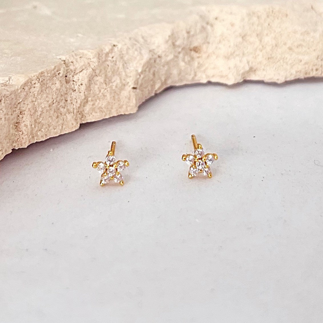 303 | CUBIC ZIRCONIA FLOWER