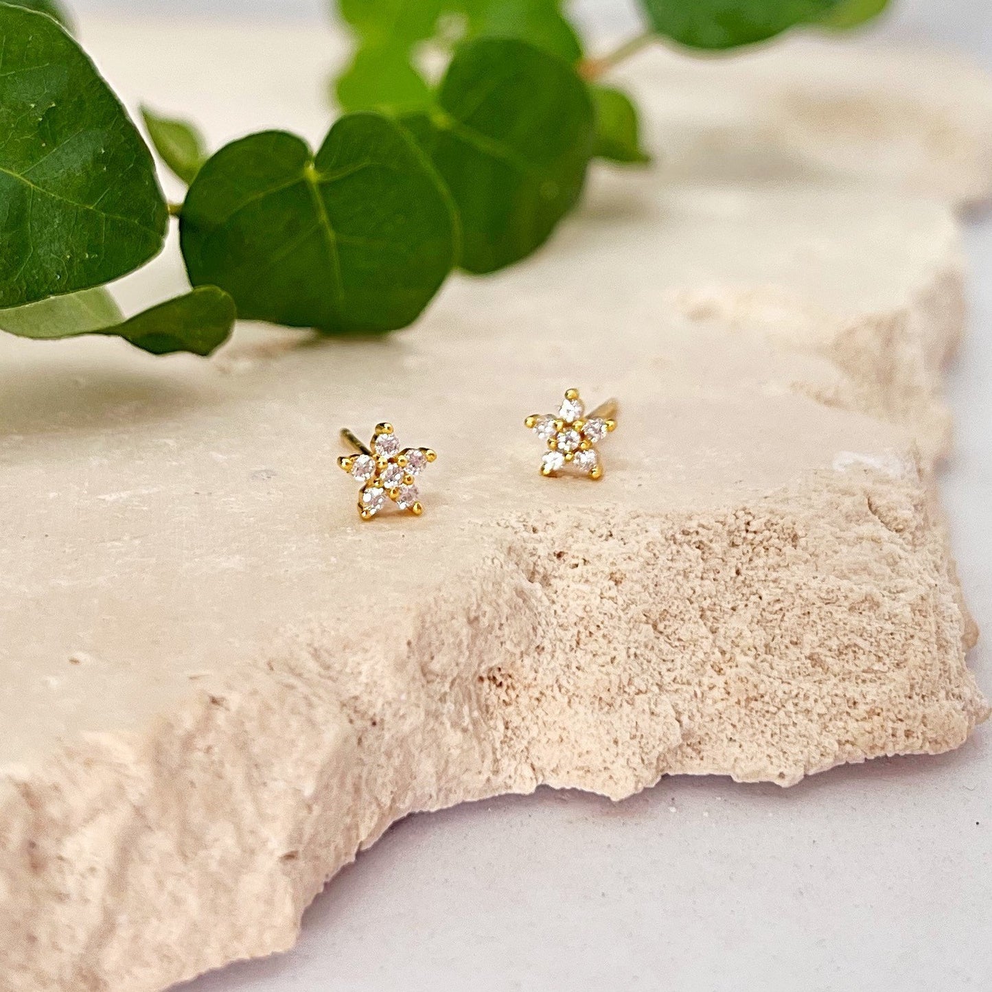 303 | CUBIC ZIRCONIA FLOWER