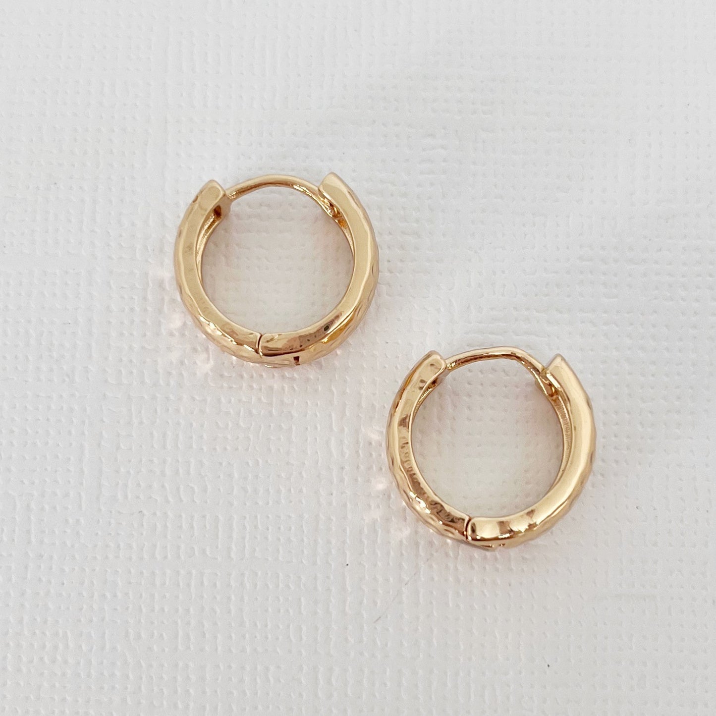 582 | AMANDA HOOP EARRINGS | GOLD