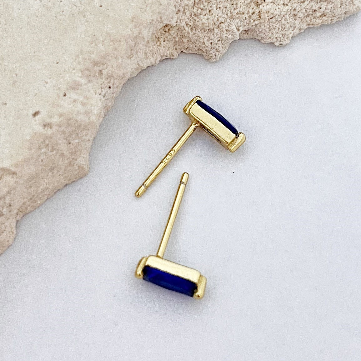 419 | SAPPHIRE STUDS | GOLD