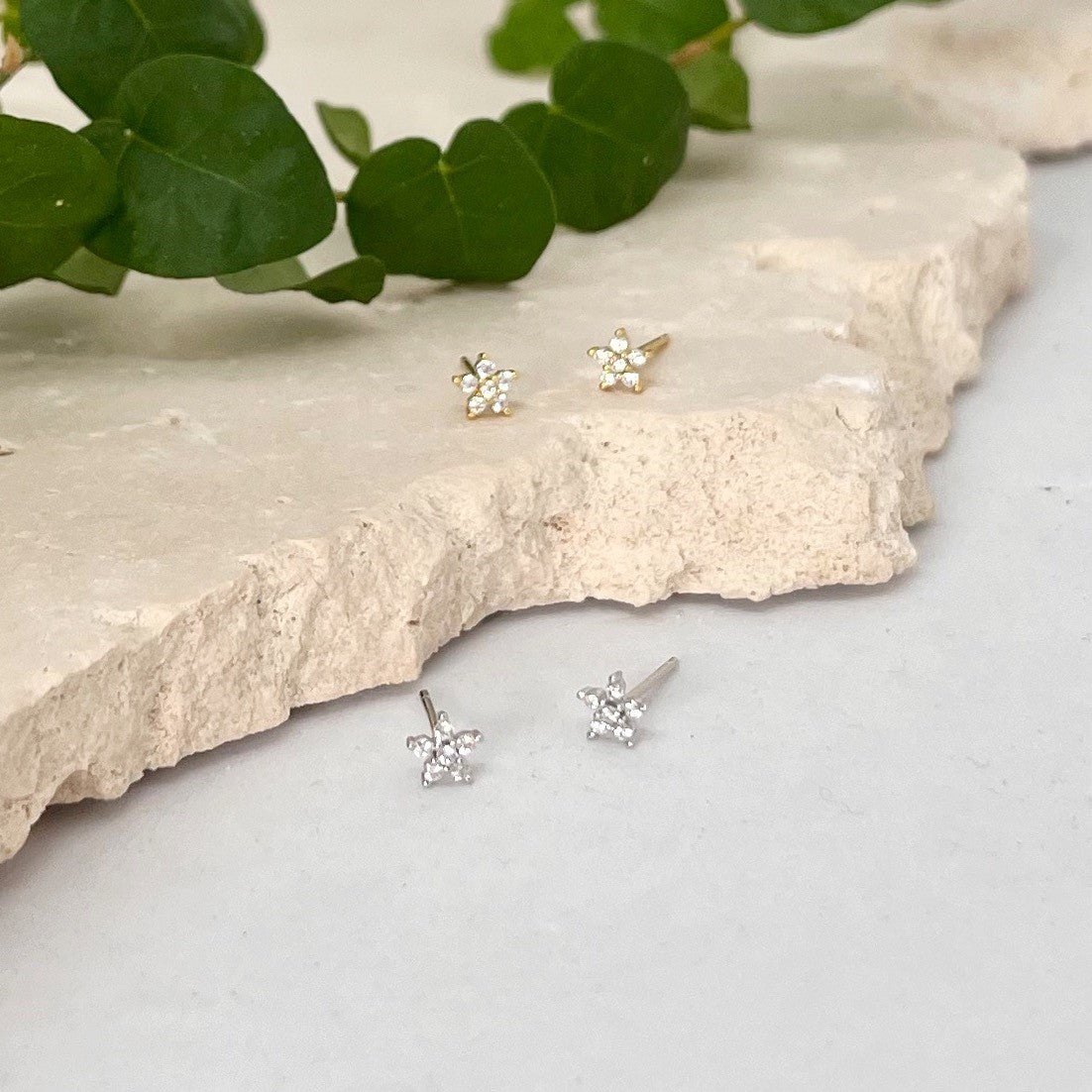 303 | CUBIC ZIRCONIA FLOWER
