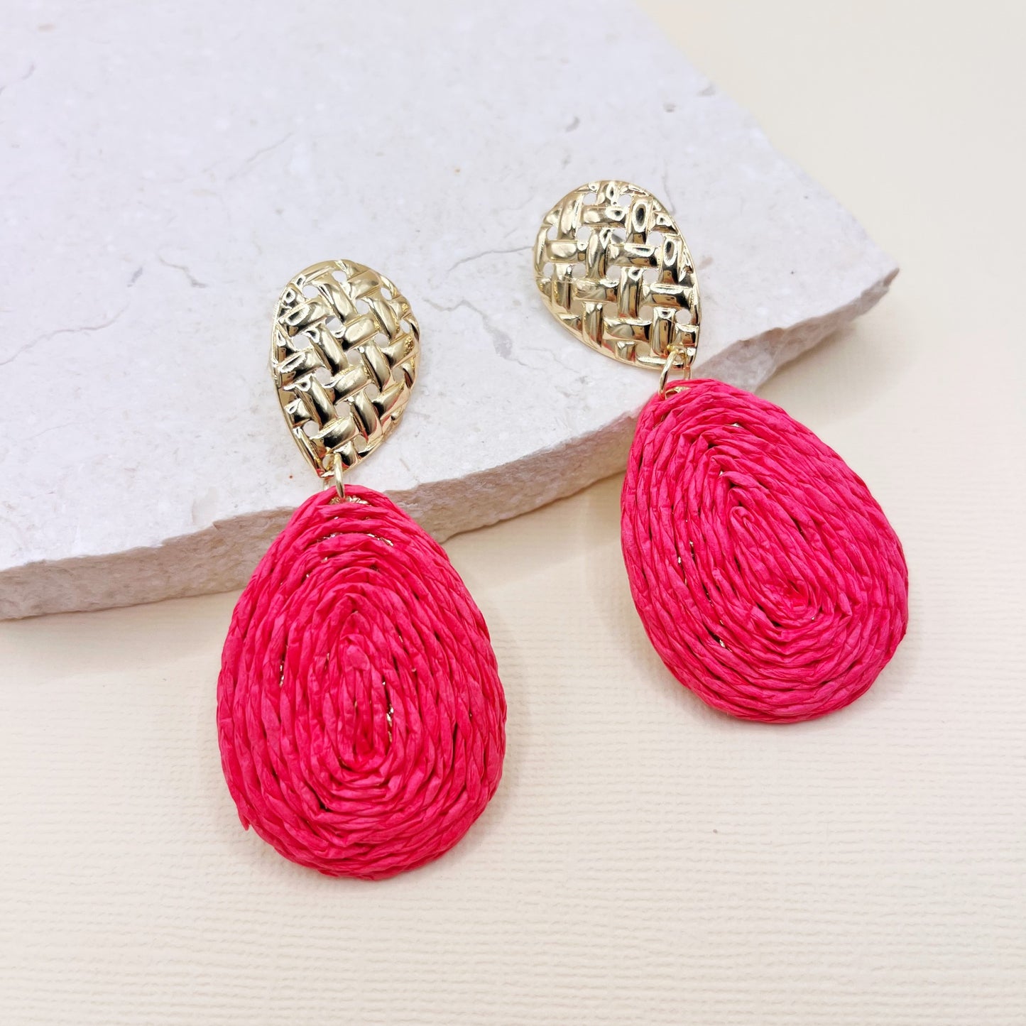 578 | DELTA EARRINGS | HOT PINK