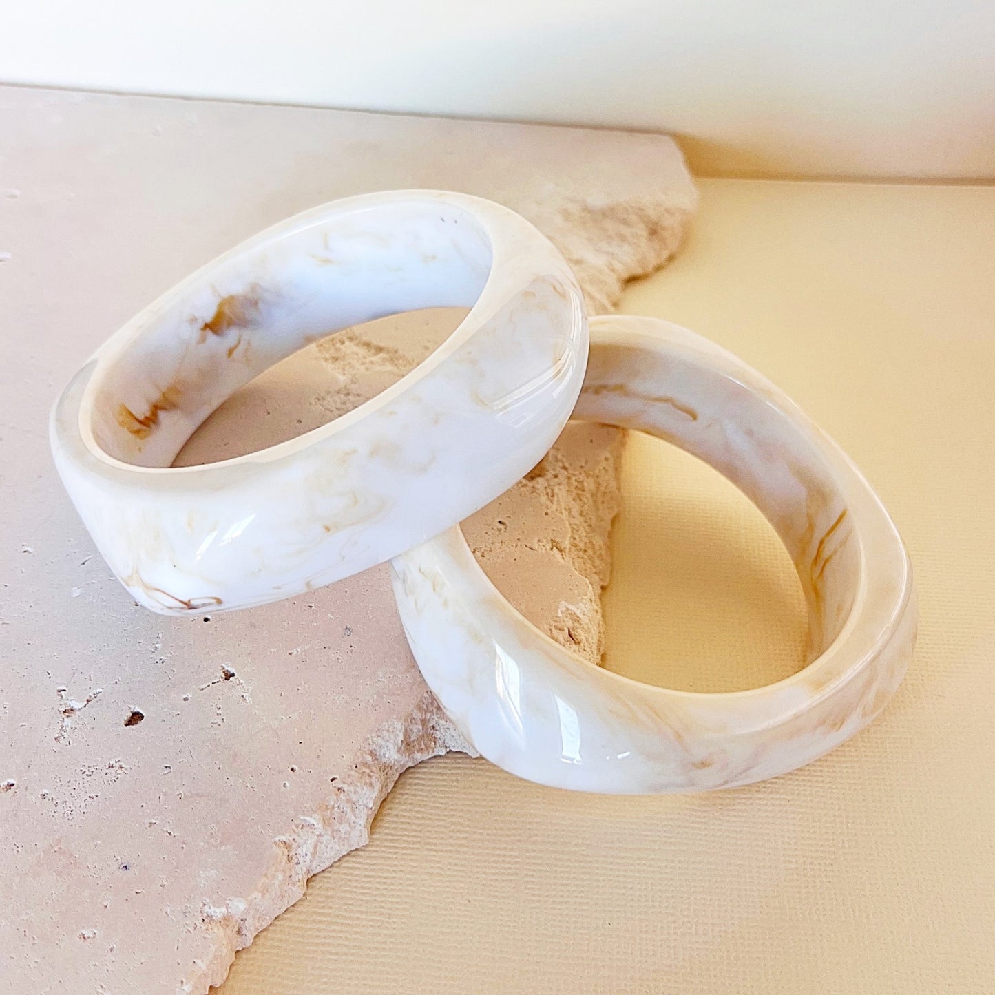 779 | LOUIE RESIN BANGLE | CREAM MARBLE