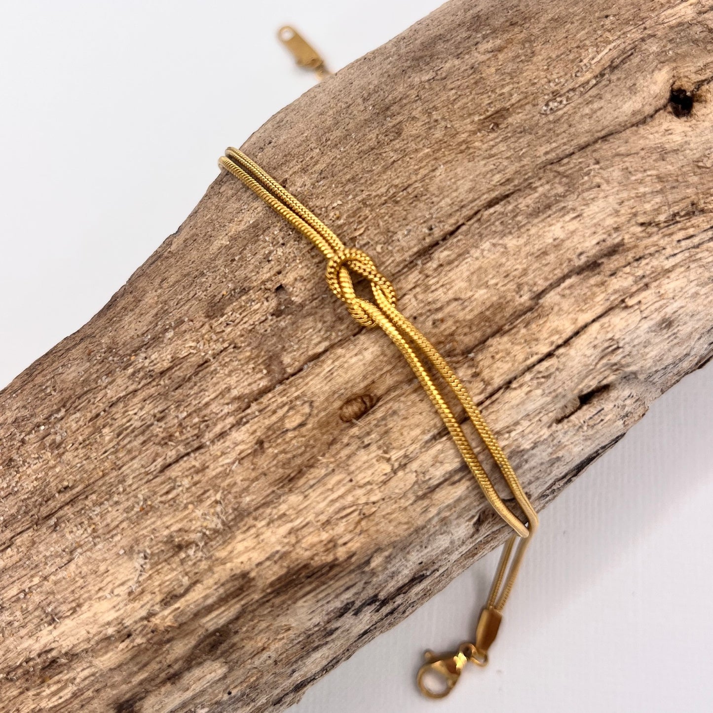 590 | LOVE KNOT BRACELET | GOLD