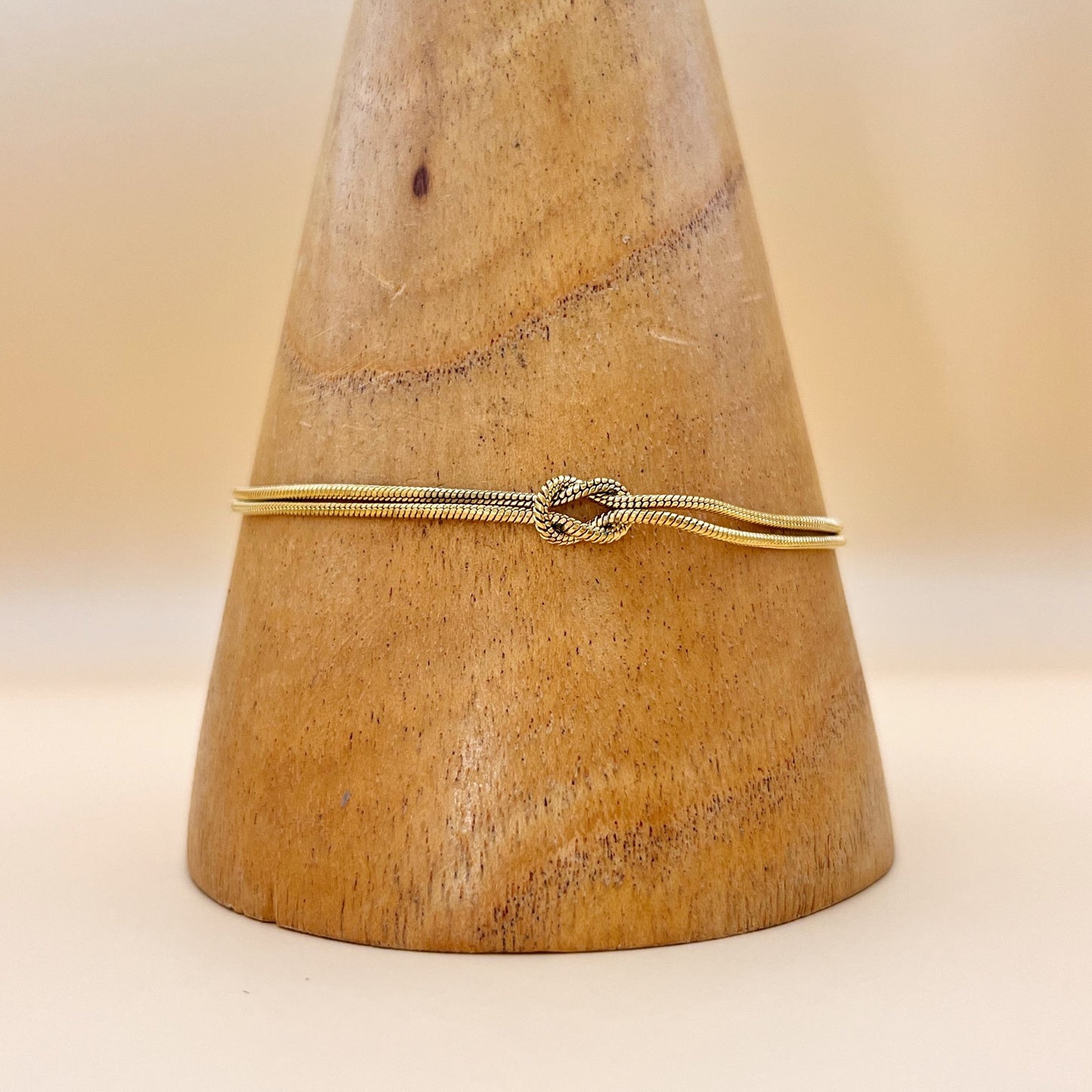 590 | LOVE KNOT BRACELET | GOLD