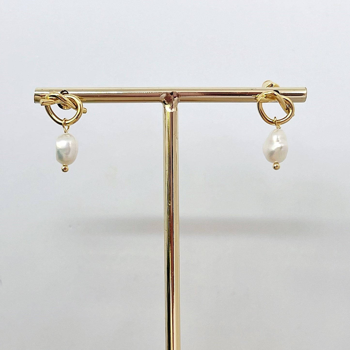 441 |  LOVE KNOT FRESHWATER PEARL EARRINGS