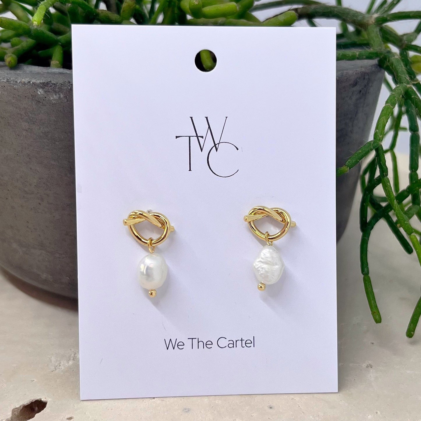 441 |  LOVE KNOT FRESHWATER PEARL EARRINGS