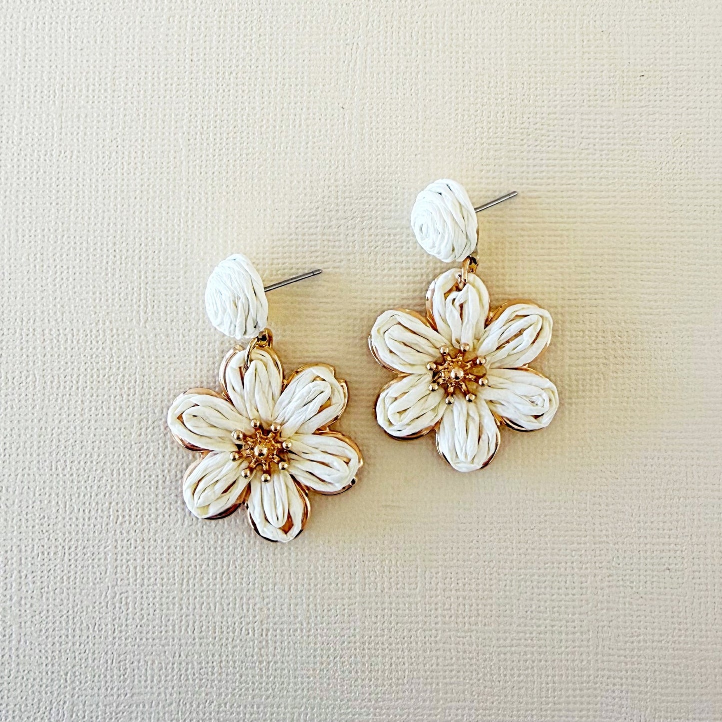 859 | NELLIE FLOWER EARRINGS | WHITE