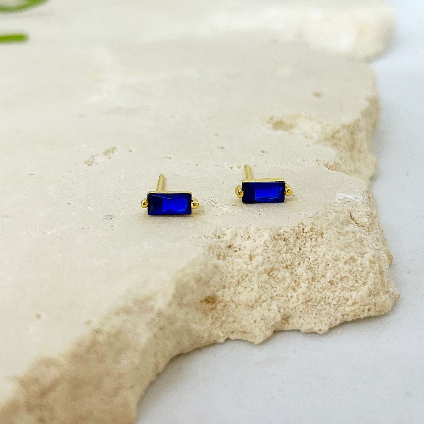 419 | SAPPHIRE STUDS | GOLD