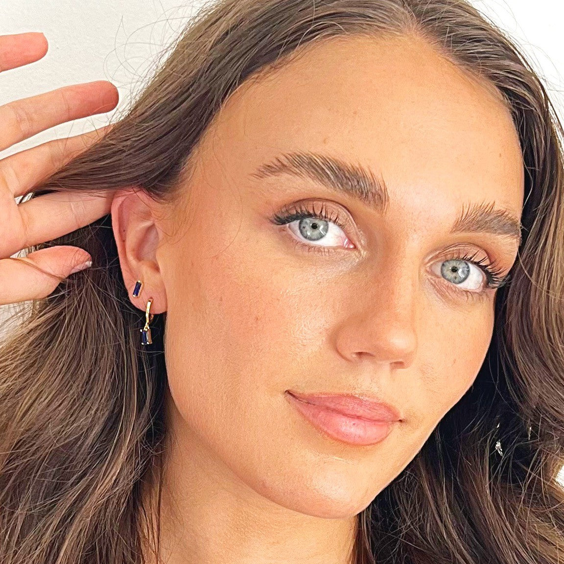 419 | SAPPHIRE STUDS | GOLD