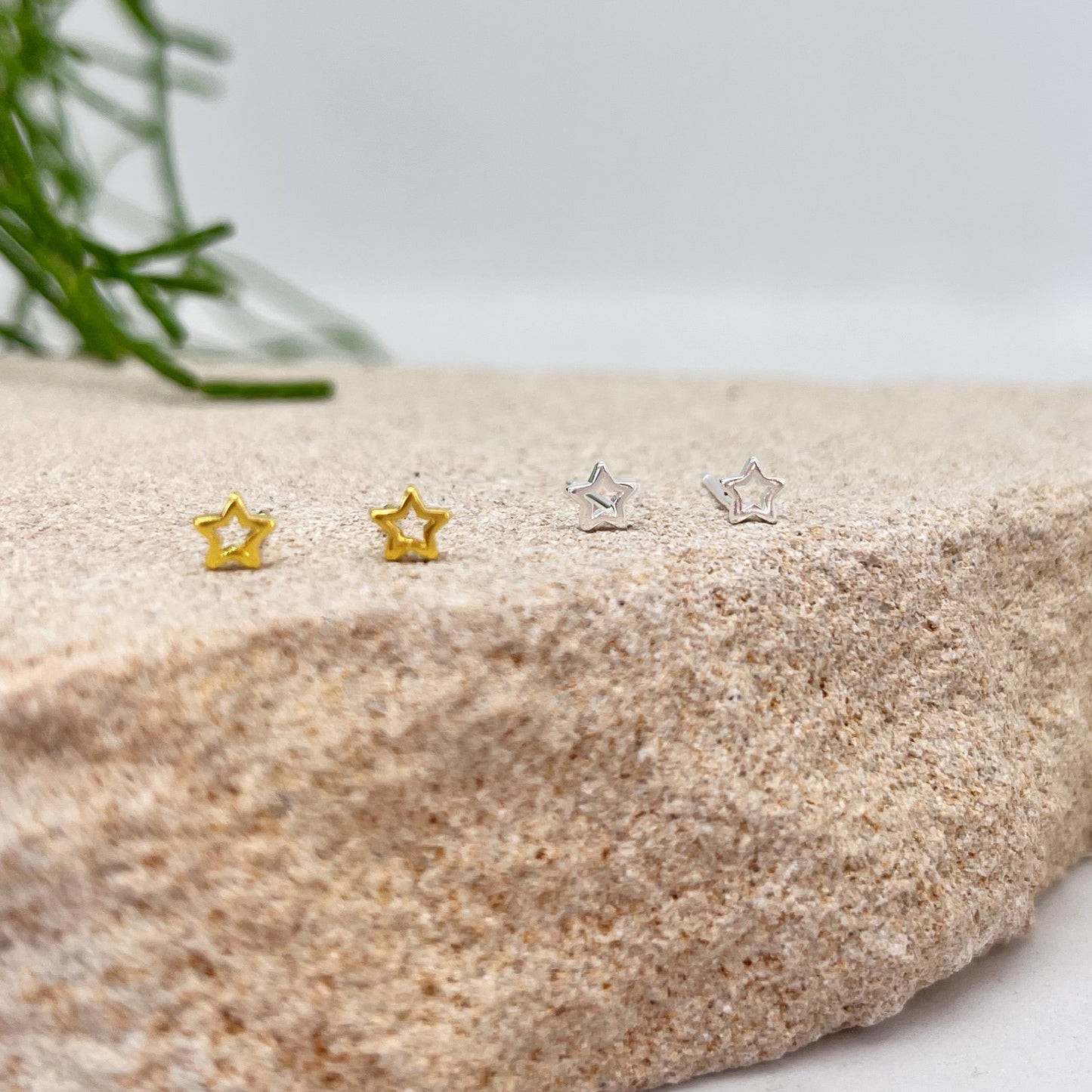 386 | TWINKLE STAR STUDS | CARTEL KISSES