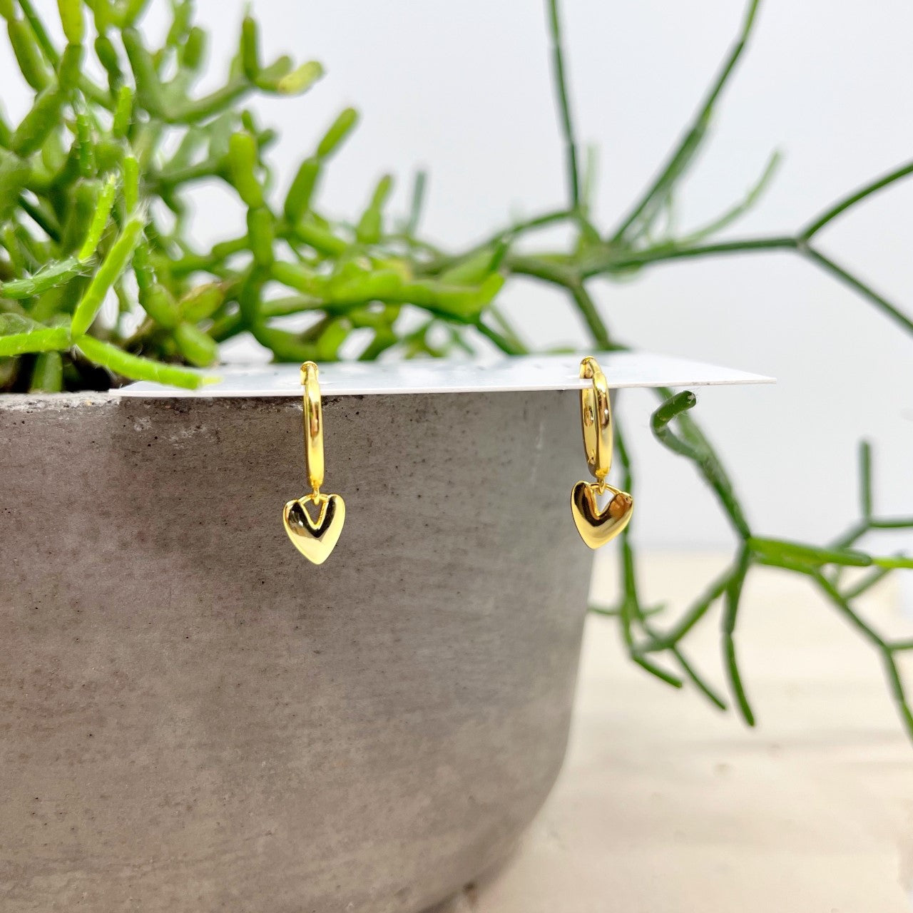 316 | FLORENCE HEART HUGGIES | GOLD