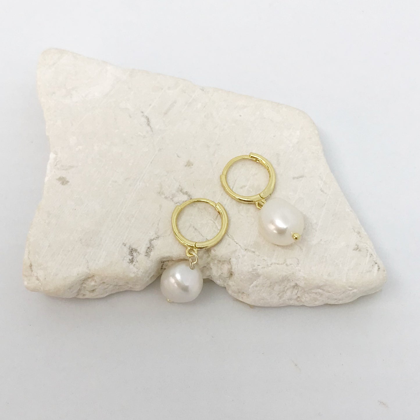 177 | JADE FRESHWATER PEARL HUGGIES | GOLD