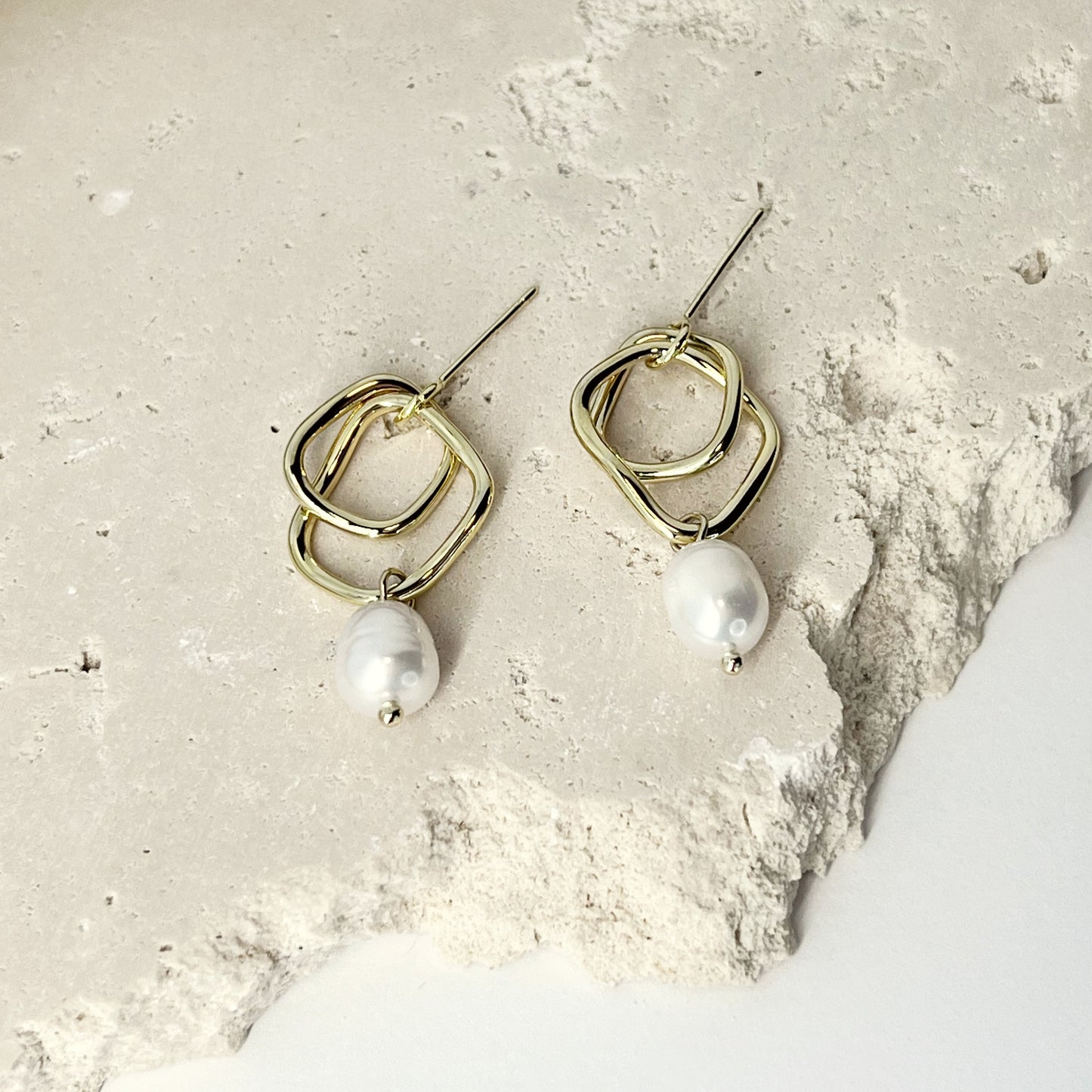 137 | ISLA FRESHWATER PEARL EARRINGS