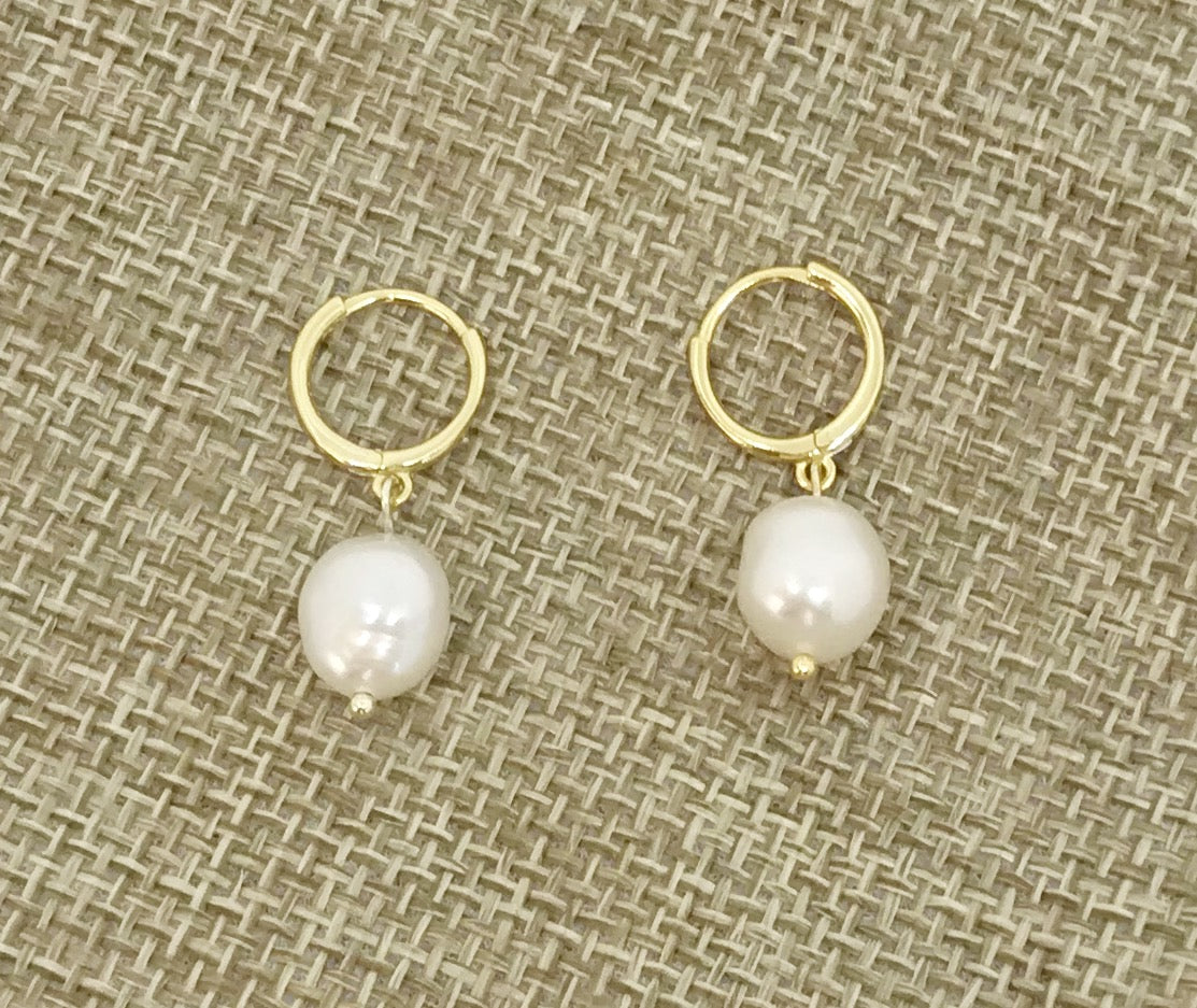 177 | JADE FRESHWATER PEARL HUGGIES | GOLD