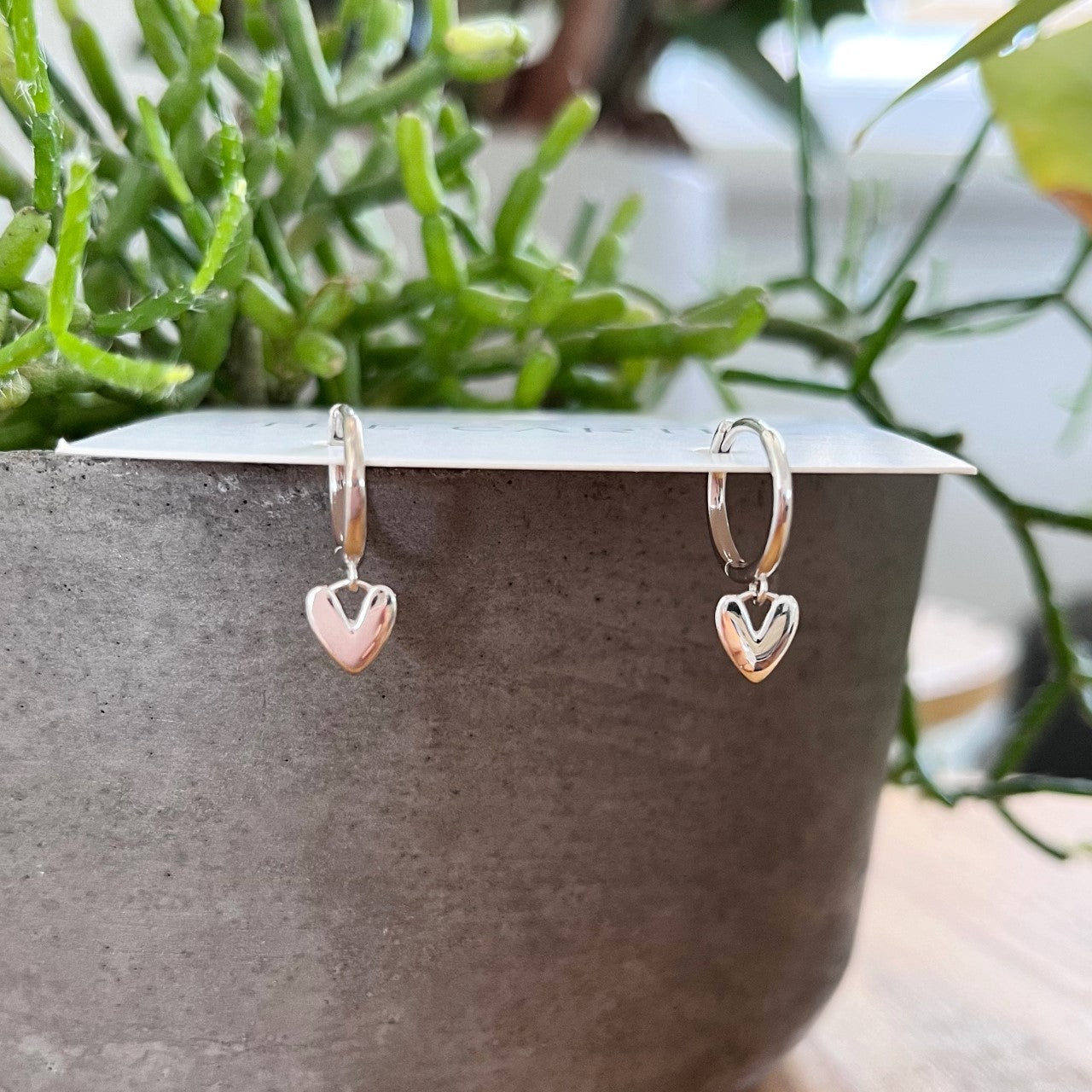 320 | FLORENCE HEART HUGGIES | SILVER