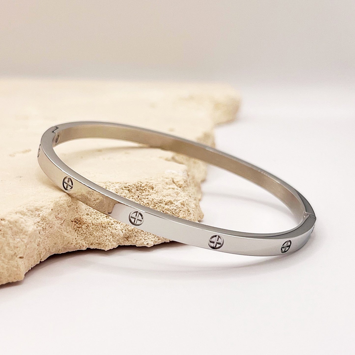 635 | LOVE BANGLE 4mm | SILVER