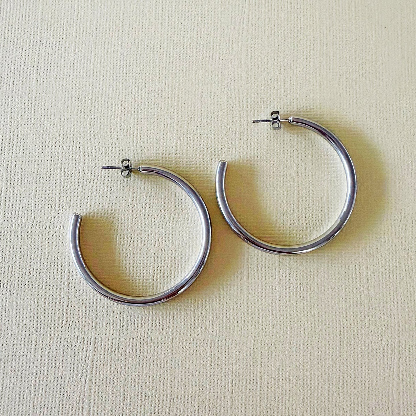 830 | CARTER HOOP EARRINGS  | 4cm SILVER