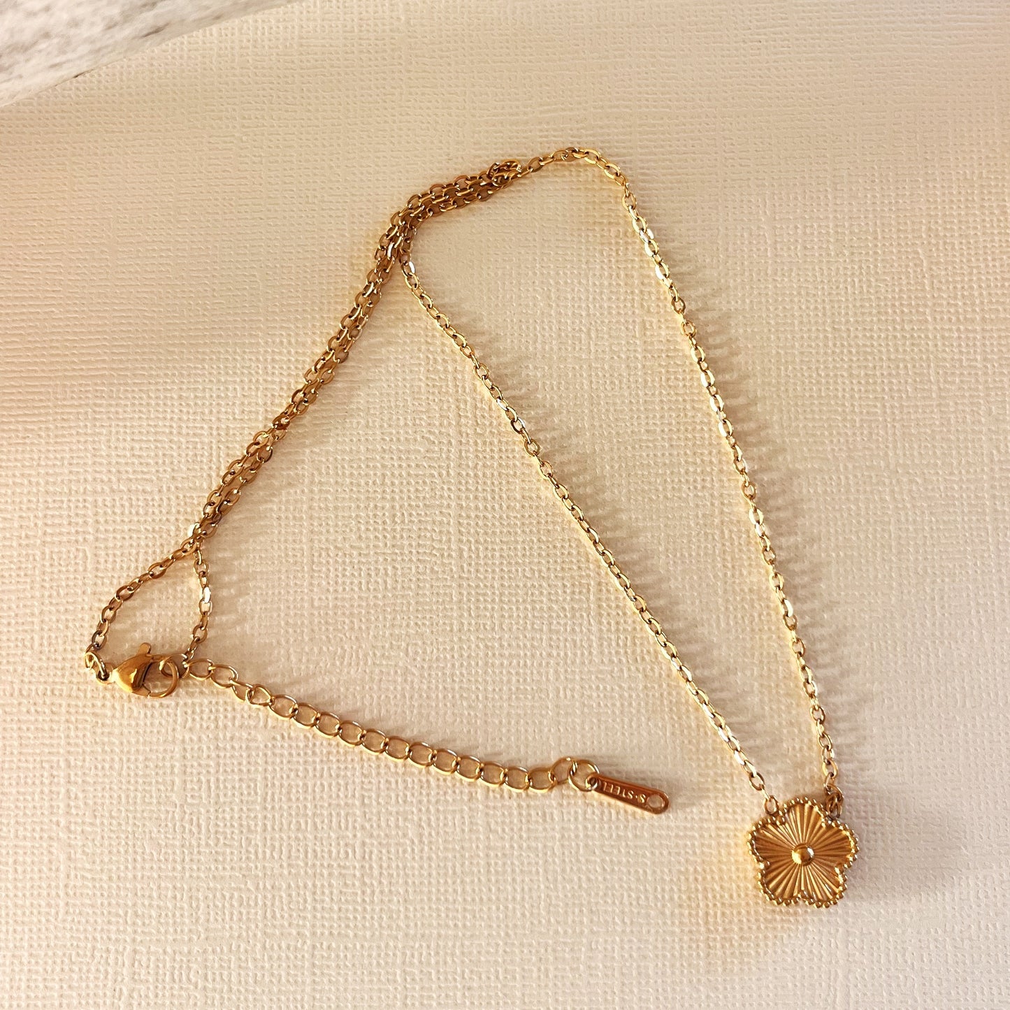 750 | MAISON FLOWER NECKLACE | GOLD