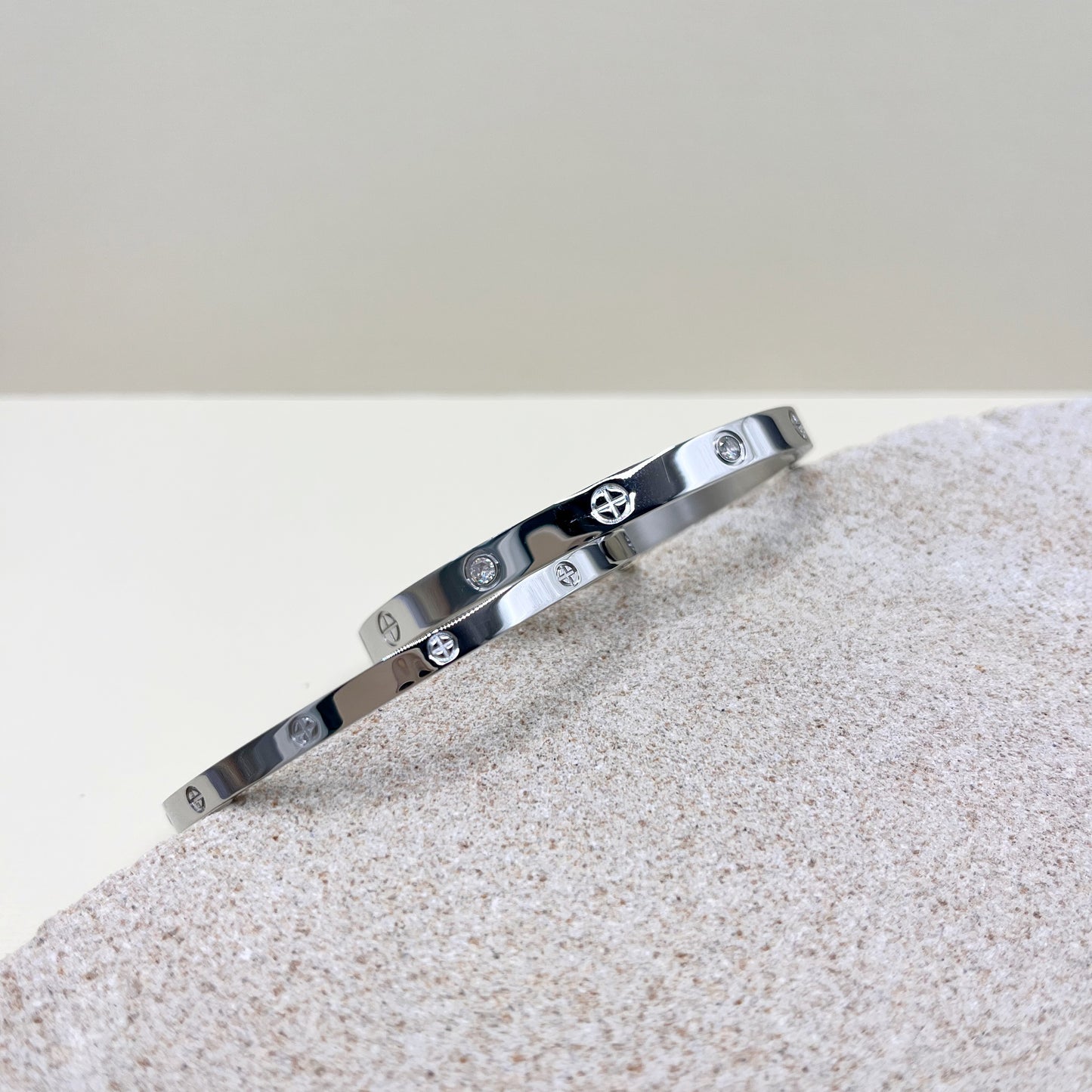 635 | LOVE BANGLE 4mm | SILVER