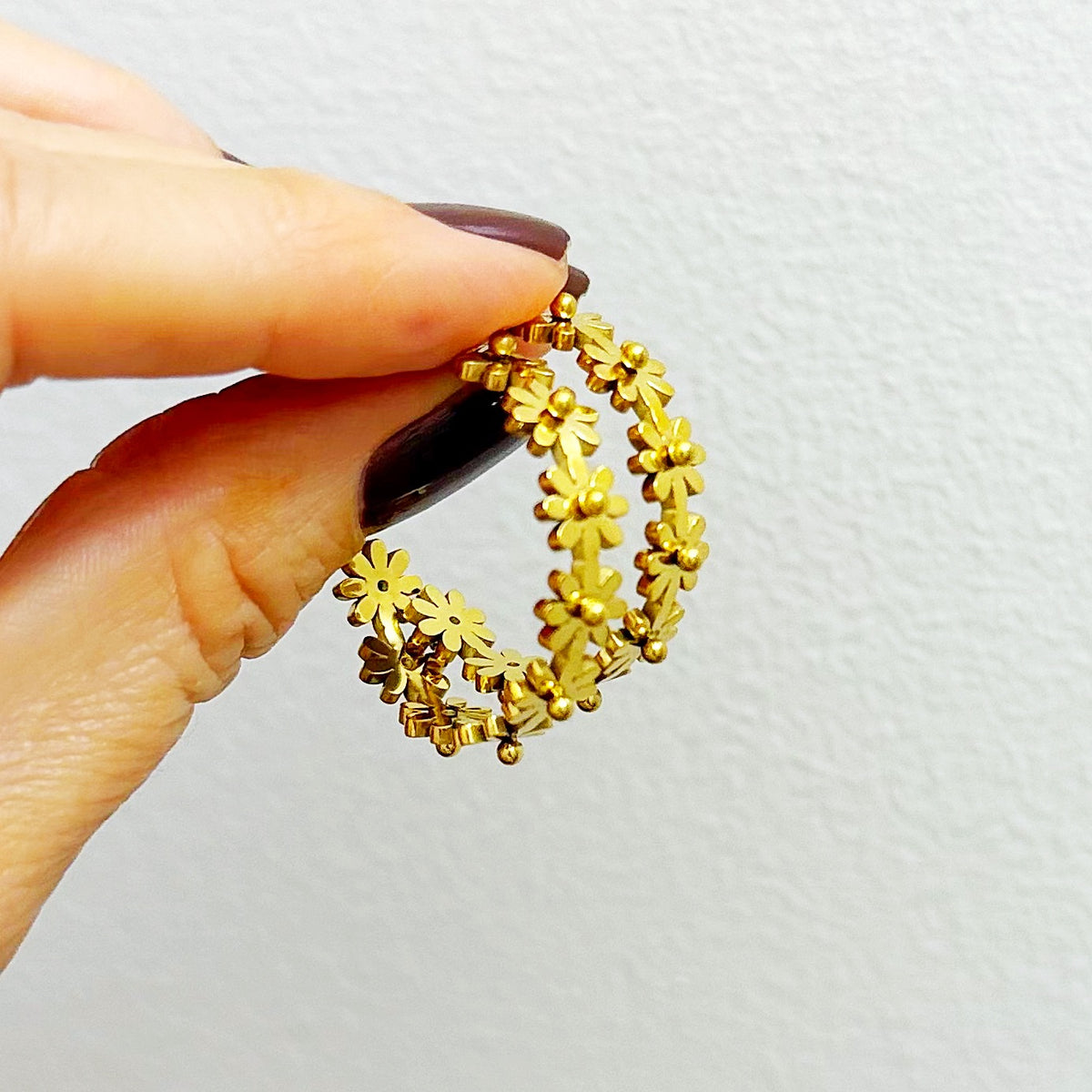 873 | DAISY HOOP EARRINGS  | GOLD
