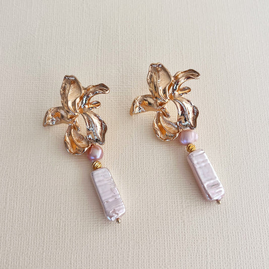 692 | IRIS FLOWER WITH BAROQUE PEARL EARRINGS