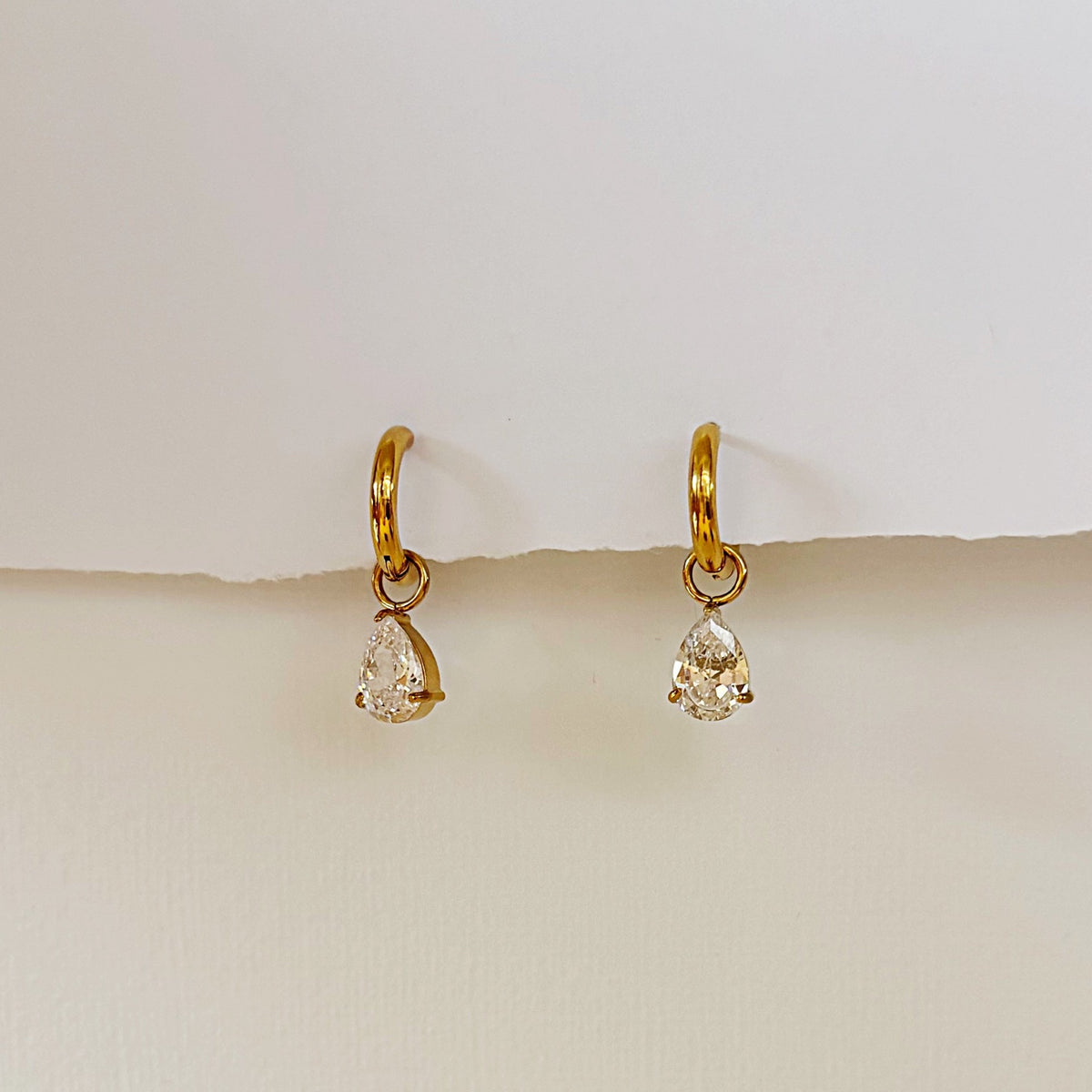 880 | ANNE PEAR-CUT ZIRCON EARRINGS | GOLD