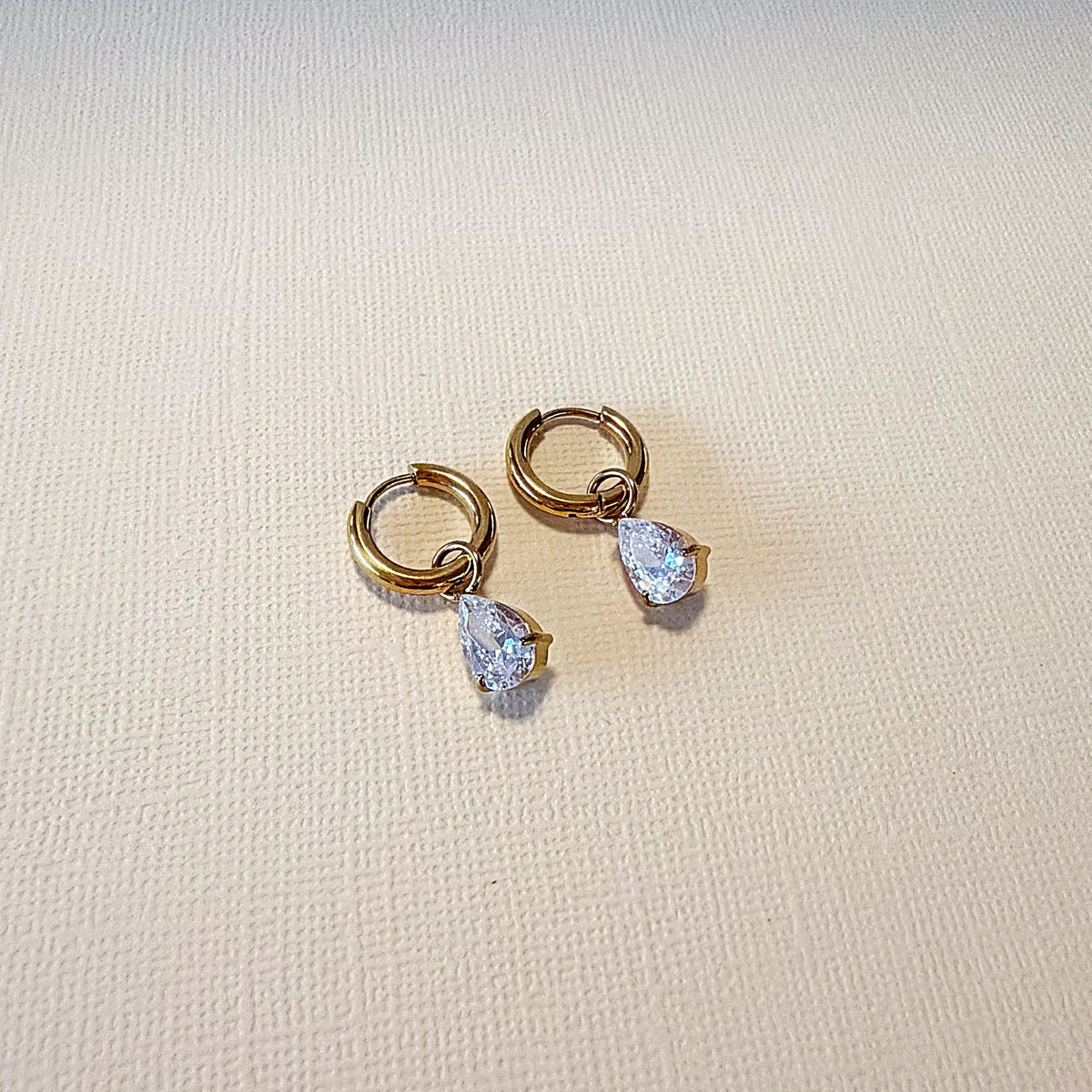 880 | ANNE PEAR-CUT ZIRCON EARRINGS | GOLD