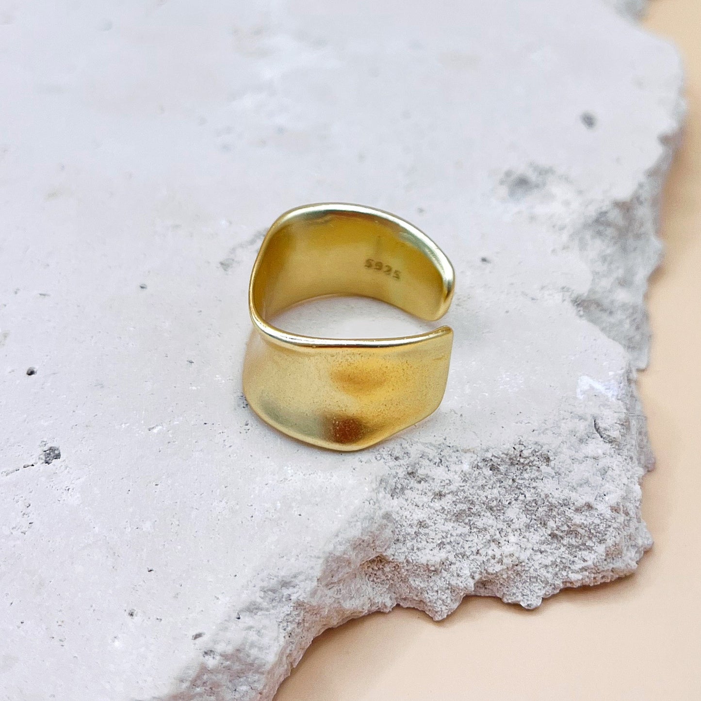 623 | ARLINGTON RING | MATTE GOLD