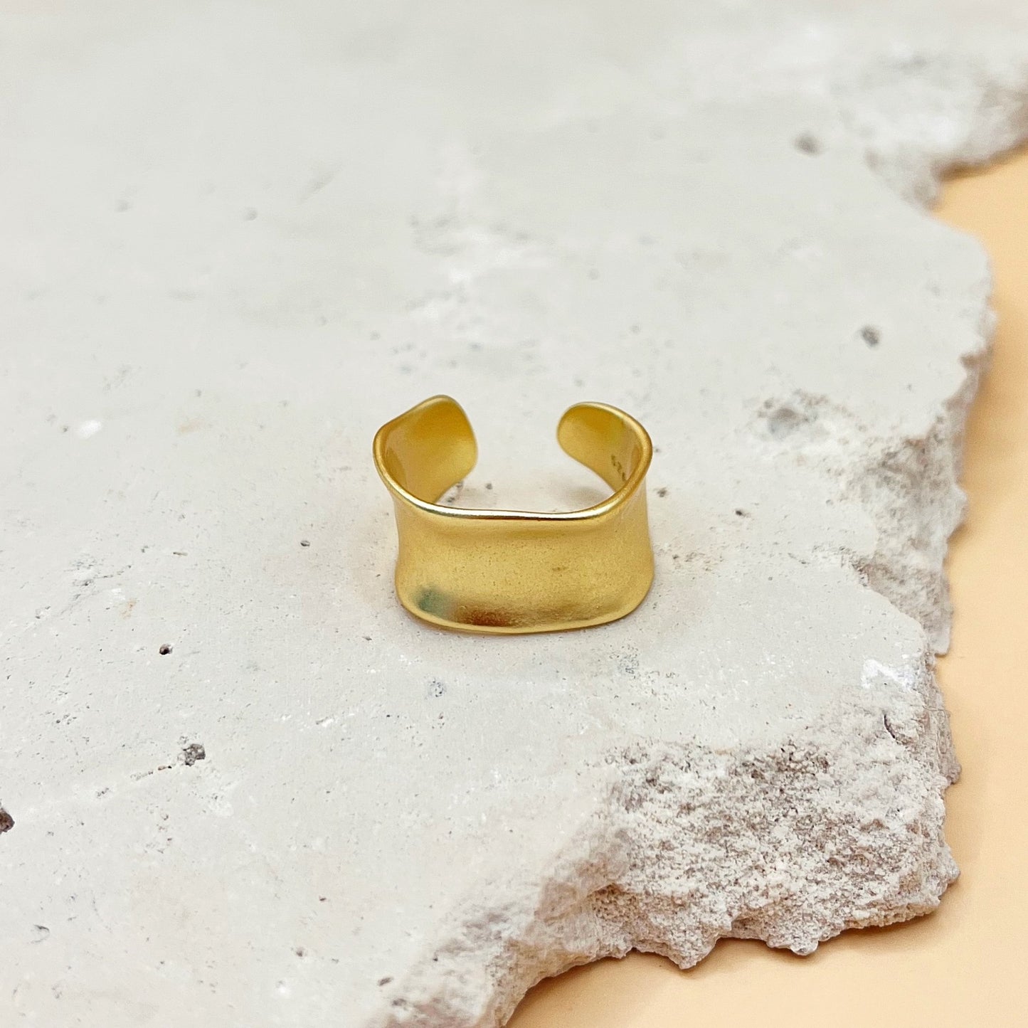 623 | ARLINGTON RING | MATTE GOLD