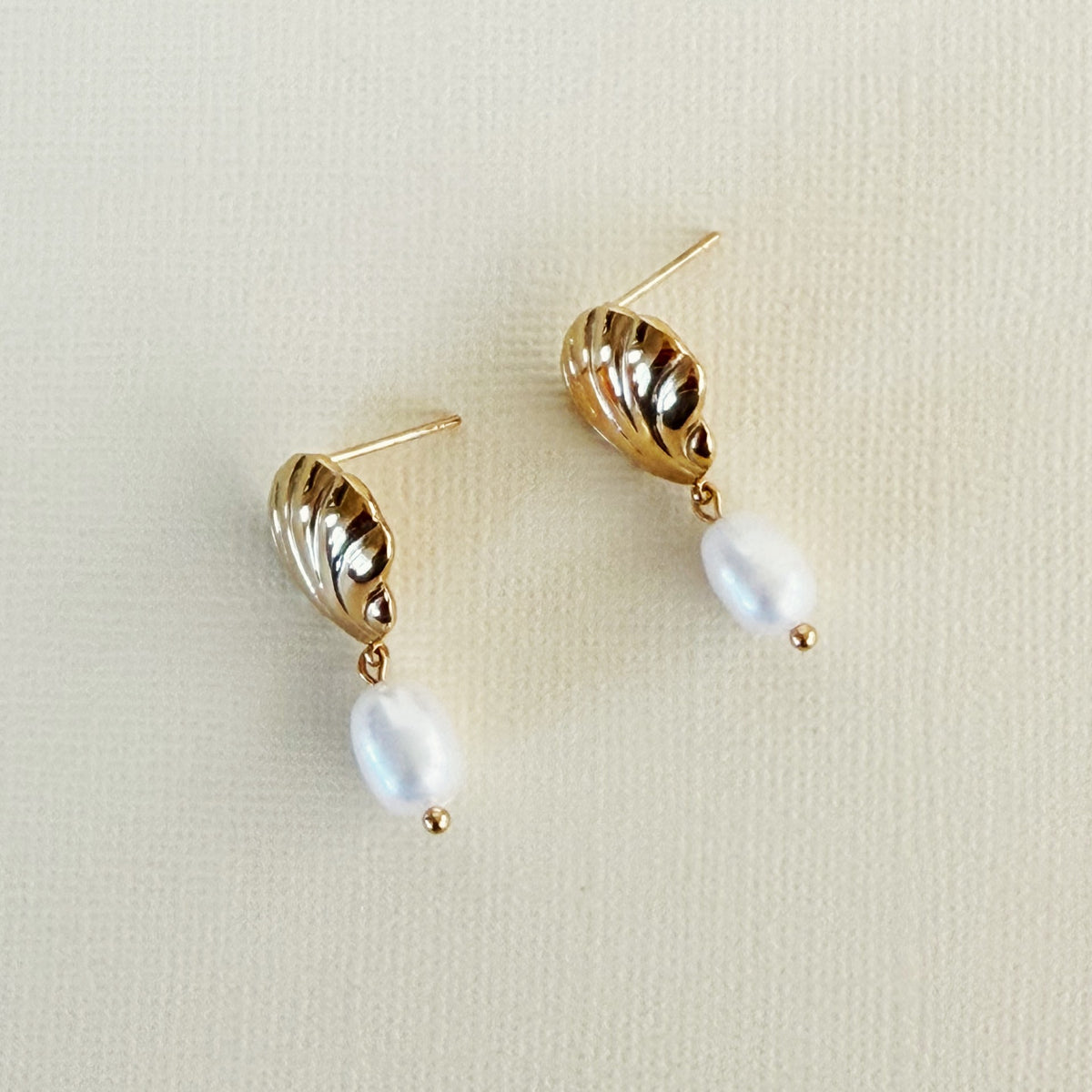 877 |  AURELIA PEARL EARRINGS | GOLD