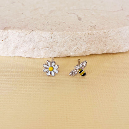 724 | BEE WITH FLOWER | CARTEL KISSES