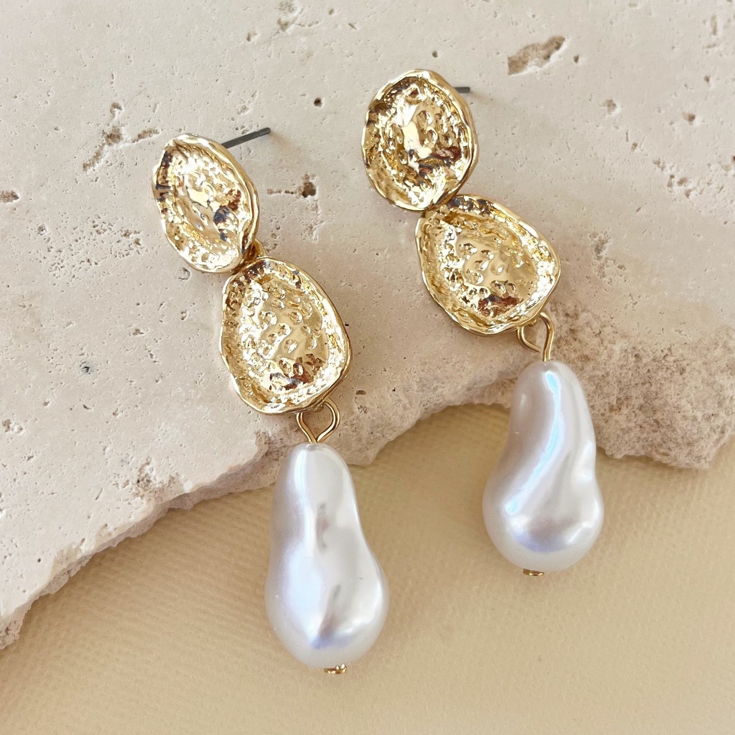 761 |  BLYTHE PEARL EARRINGS